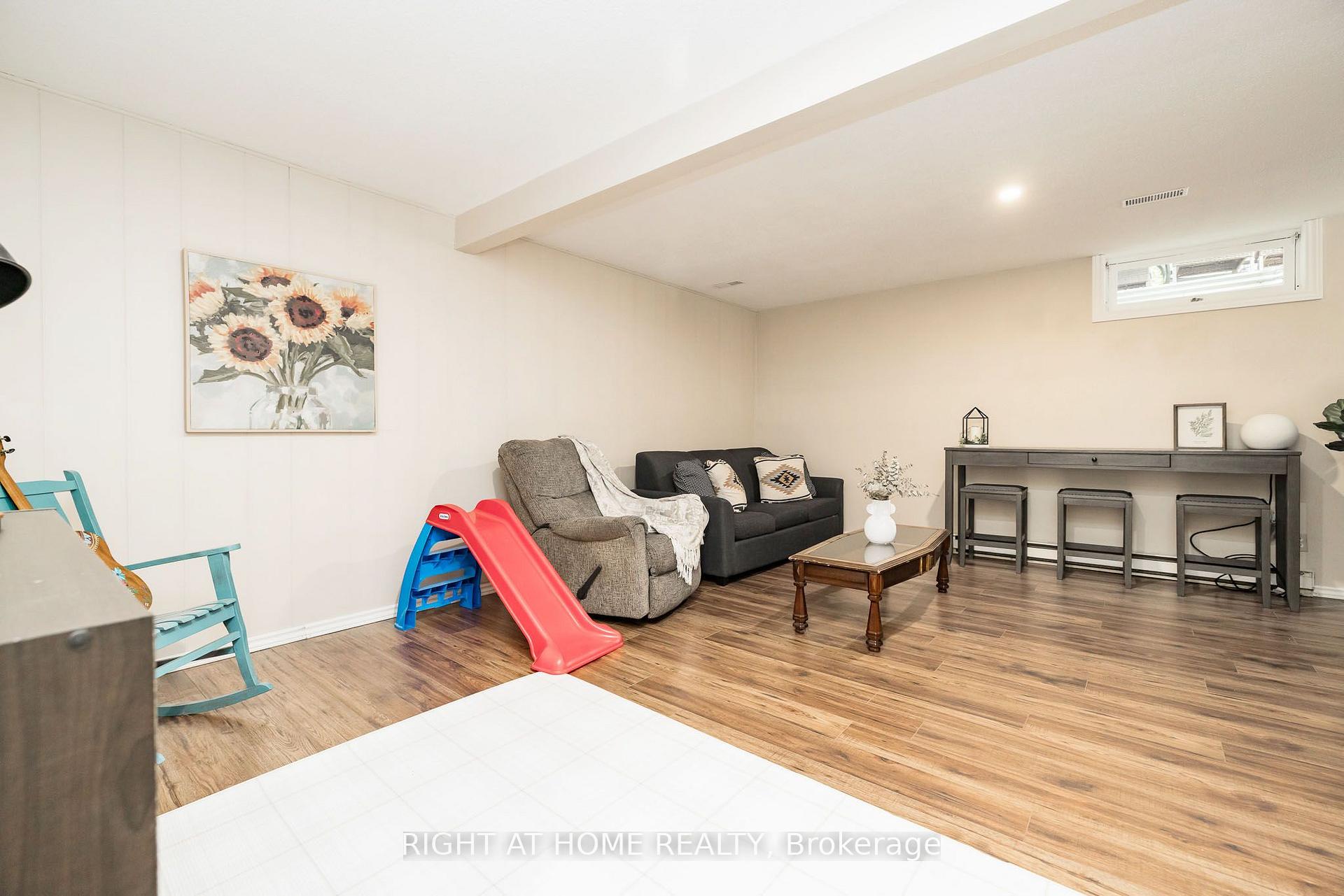 Photo 27 of 30 Berkshire Way, Ottawa, Barrhaven - Pheasant Run — HOMEH
