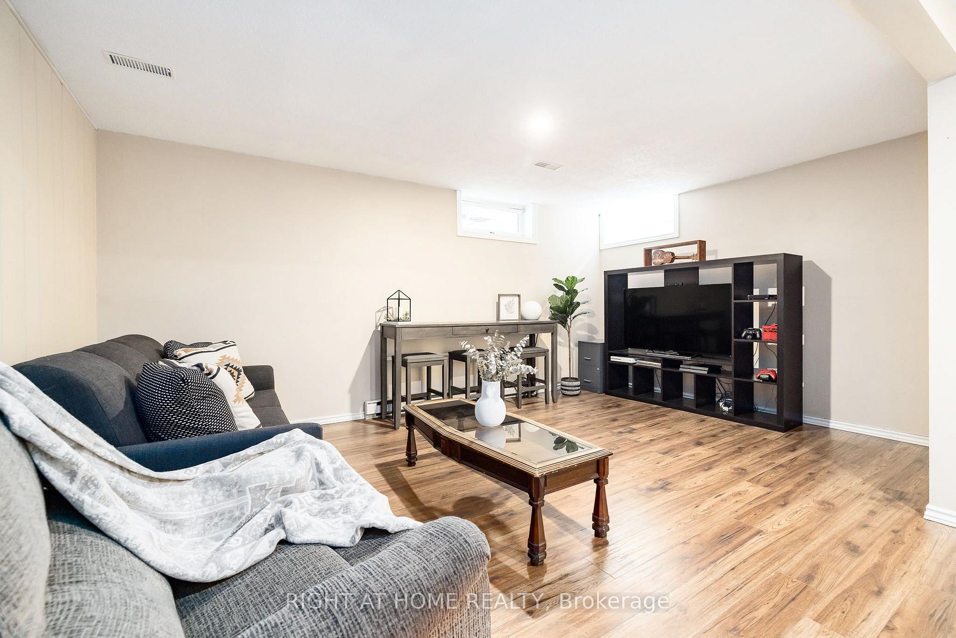 Photo 28 of 30 Berkshire Way, Ottawa, Barrhaven - Pheasant Run — HOMEH