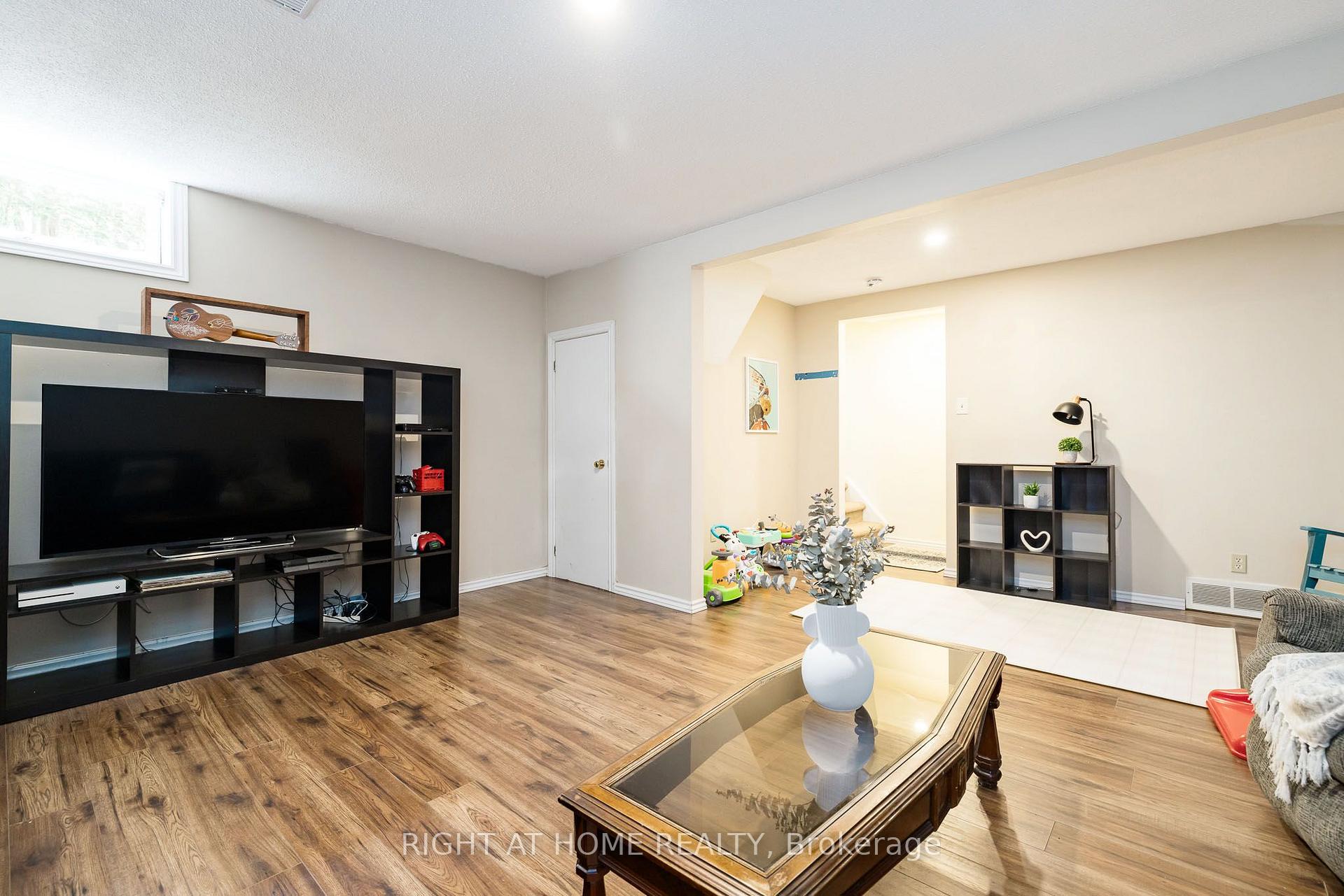 Photo 30 of 30 Berkshire Way, Ottawa, Barrhaven - Pheasant Run — HOMEH
