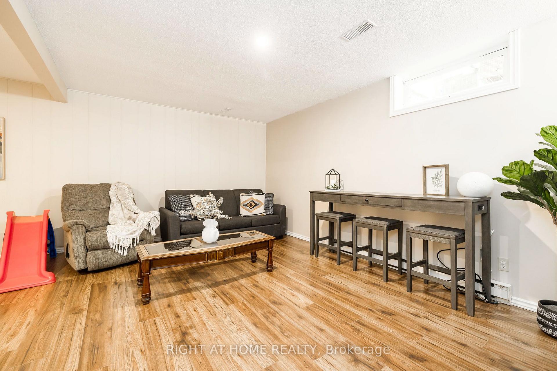 Photo 29 of 30 Berkshire Way, Ottawa, Barrhaven - Pheasant Run — HOMEH