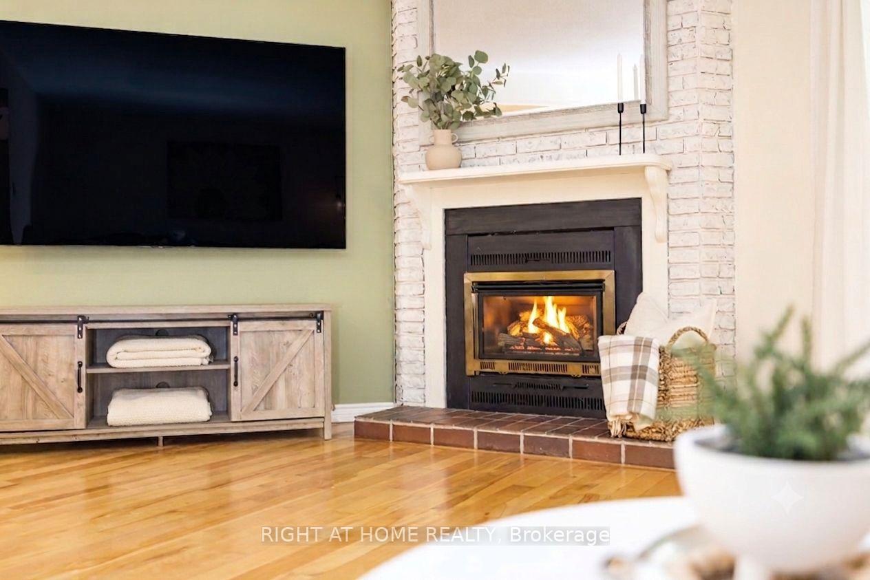 Photo 10 of 30 Berkshire Way, Ottawa, Barrhaven - Pheasant Run — HOMEH