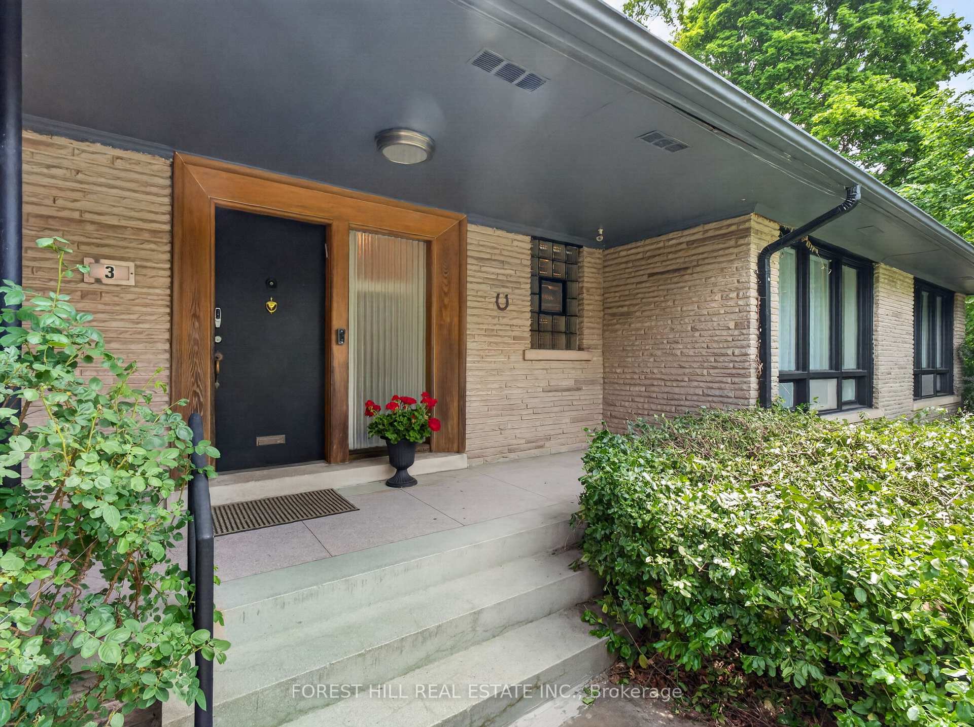 Photo 9 of 3 Glen Rush Boulevard, Toronto, Bedford Park-Nortown — HOMEH