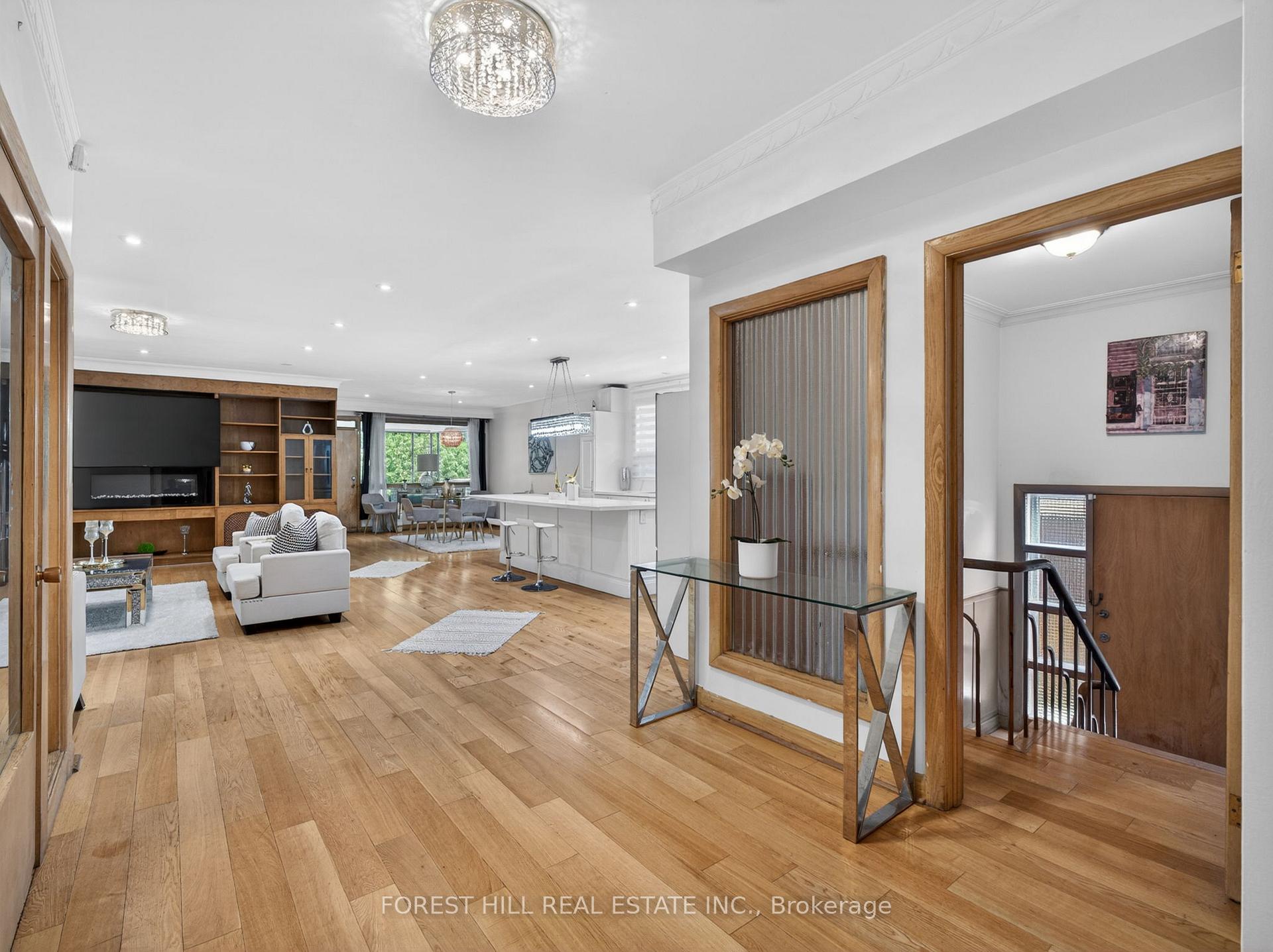 Photo 10 of 3 Glen Rush Boulevard, Toronto, Bedford Park-Nortown — HOMEH