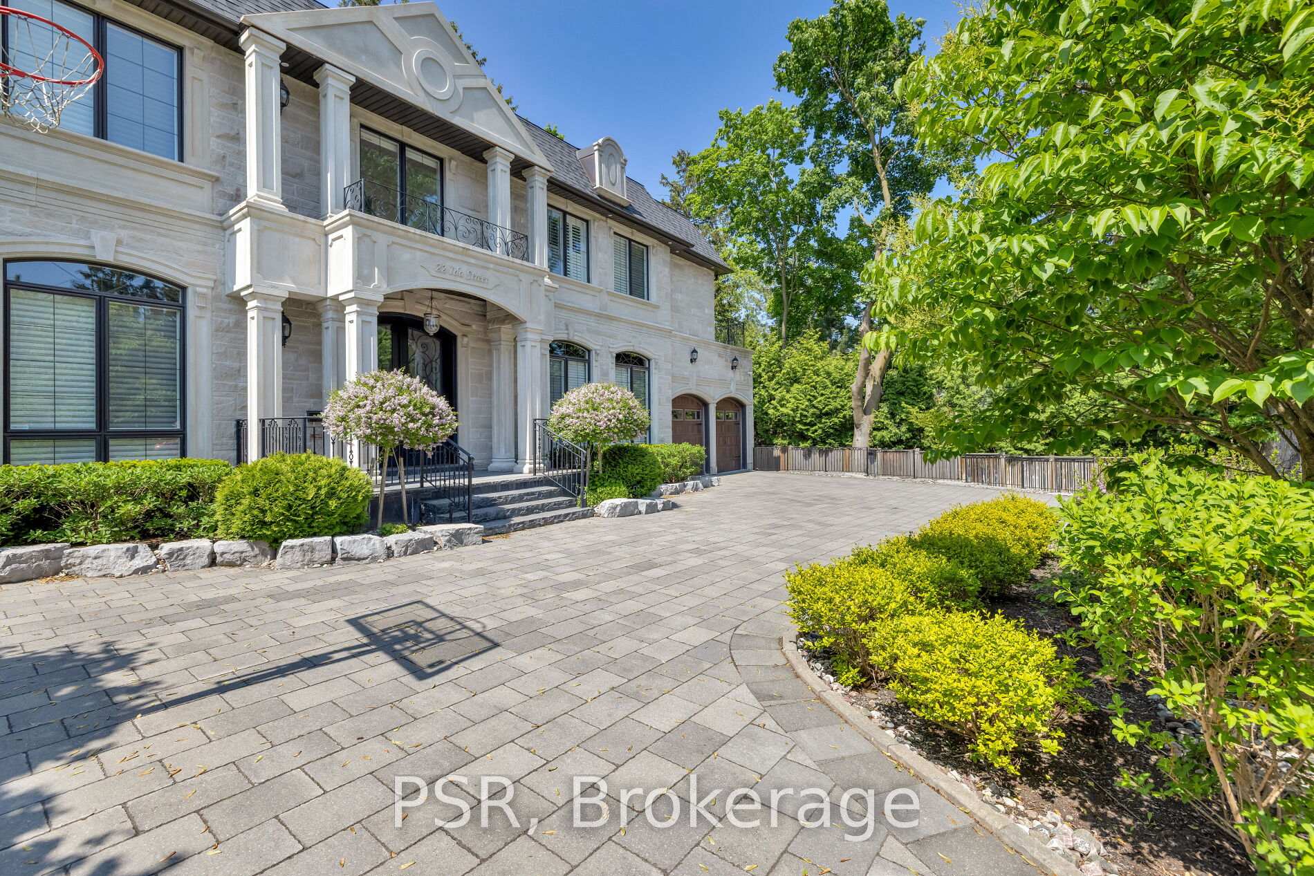 Photo 4 of 22 Ida Street, Markham, Thornhill — HOMEH
