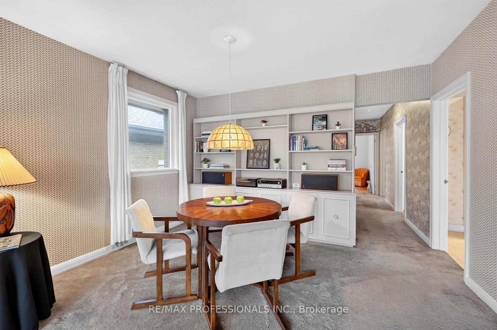 Photo 8 of 28 Baskerville Crescent, Etobicoke, Markland Wood — HOMEH
