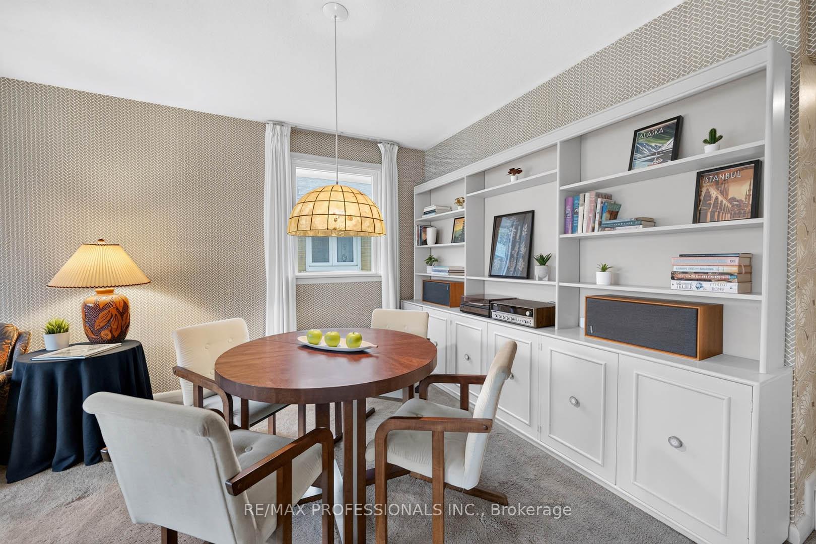Photo 11 of 28 Baskerville Crescent, Etobicoke, Markland Wood — HOMEH