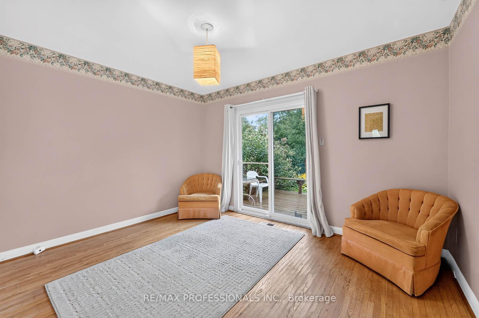 Photo 18 of 28 Baskerville Crescent, Etobicoke, Markland Wood — HOMEH