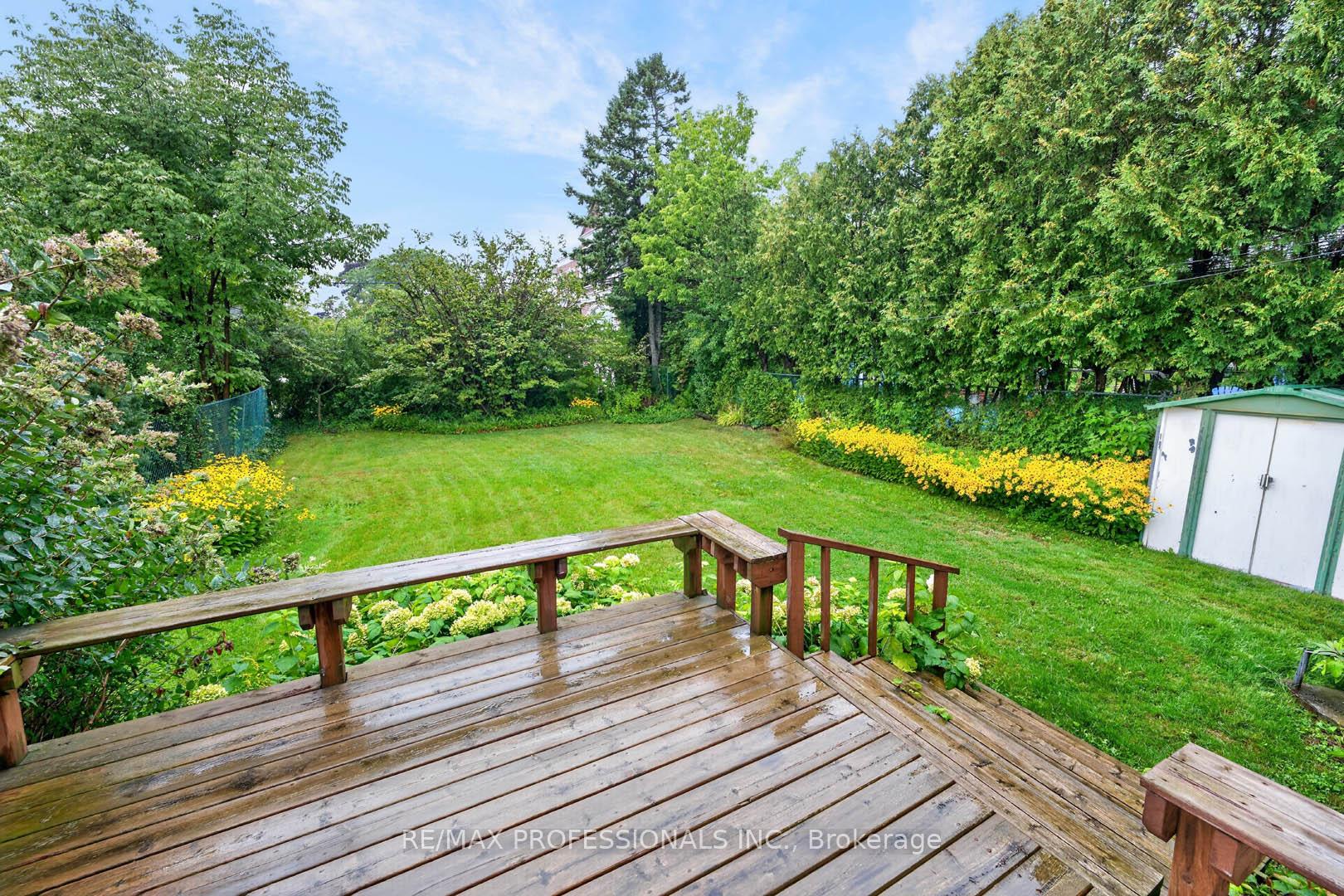 Photo 27 of 28 Baskerville Crescent, Etobicoke, Markland Wood — HOMEH