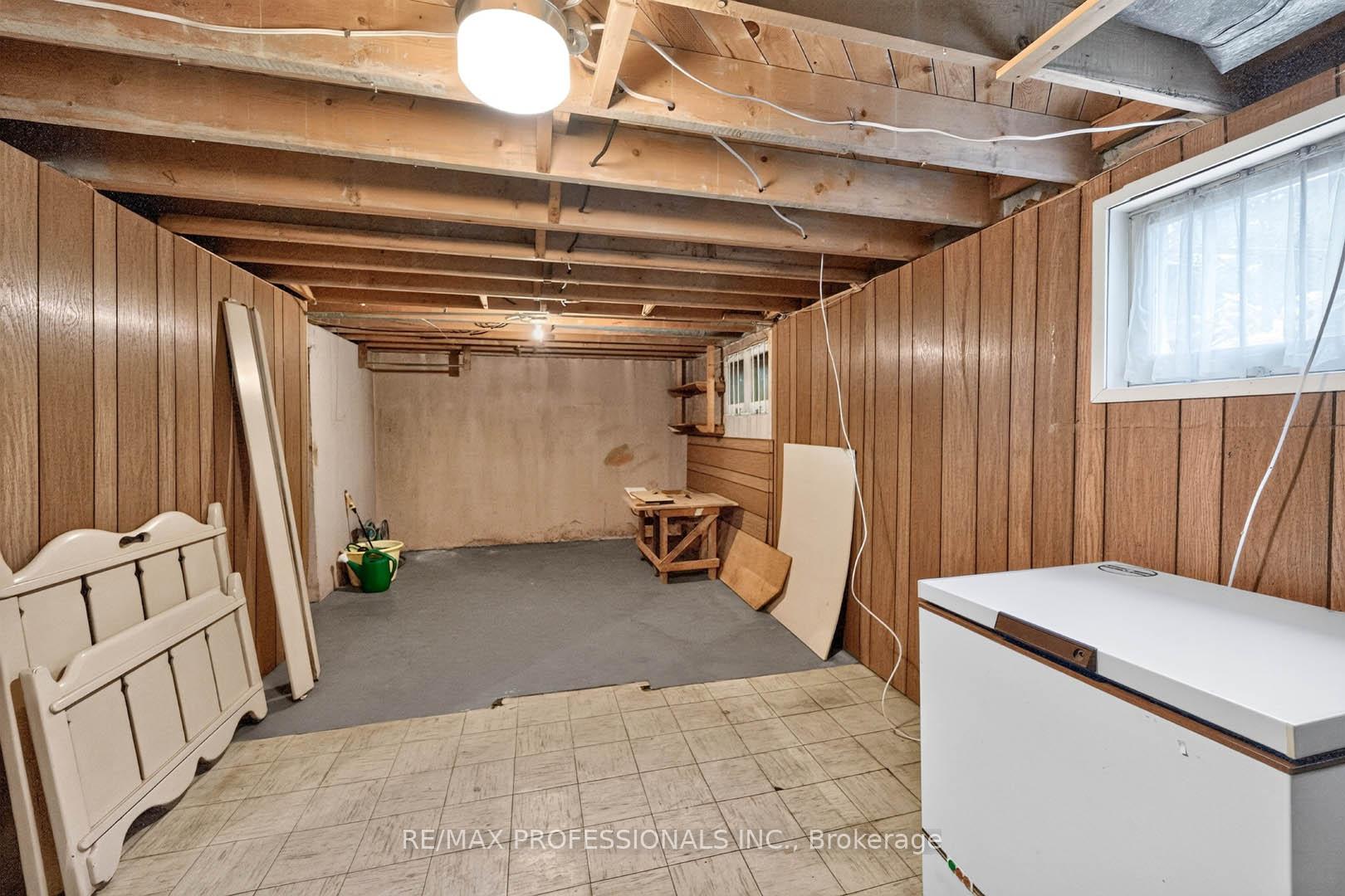 Photo 36 of 28 Baskerville Crescent, Etobicoke, Markland Wood — HOMEH