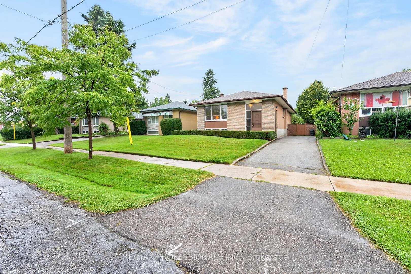 Photo 16 of 28 Baskerville Crescent, Etobicoke, Markland Wood — HOMEH