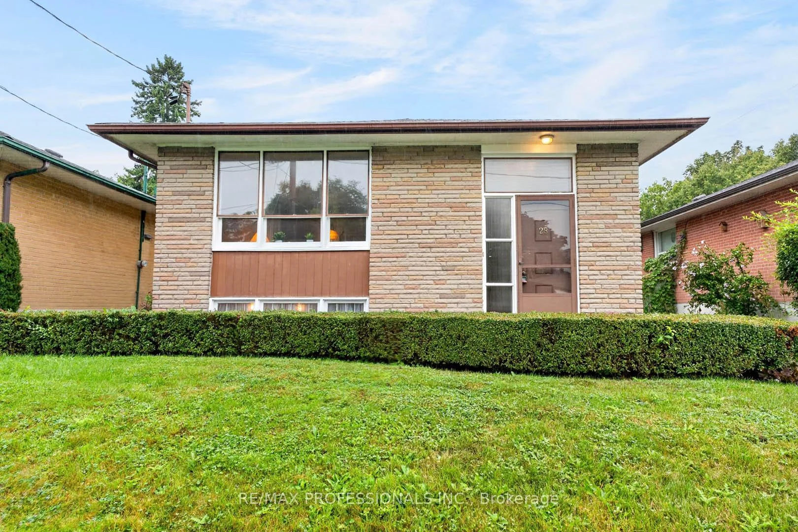 Photo 26 of 28 Baskerville Crescent, Etobicoke, Markland Wood — HOMEH