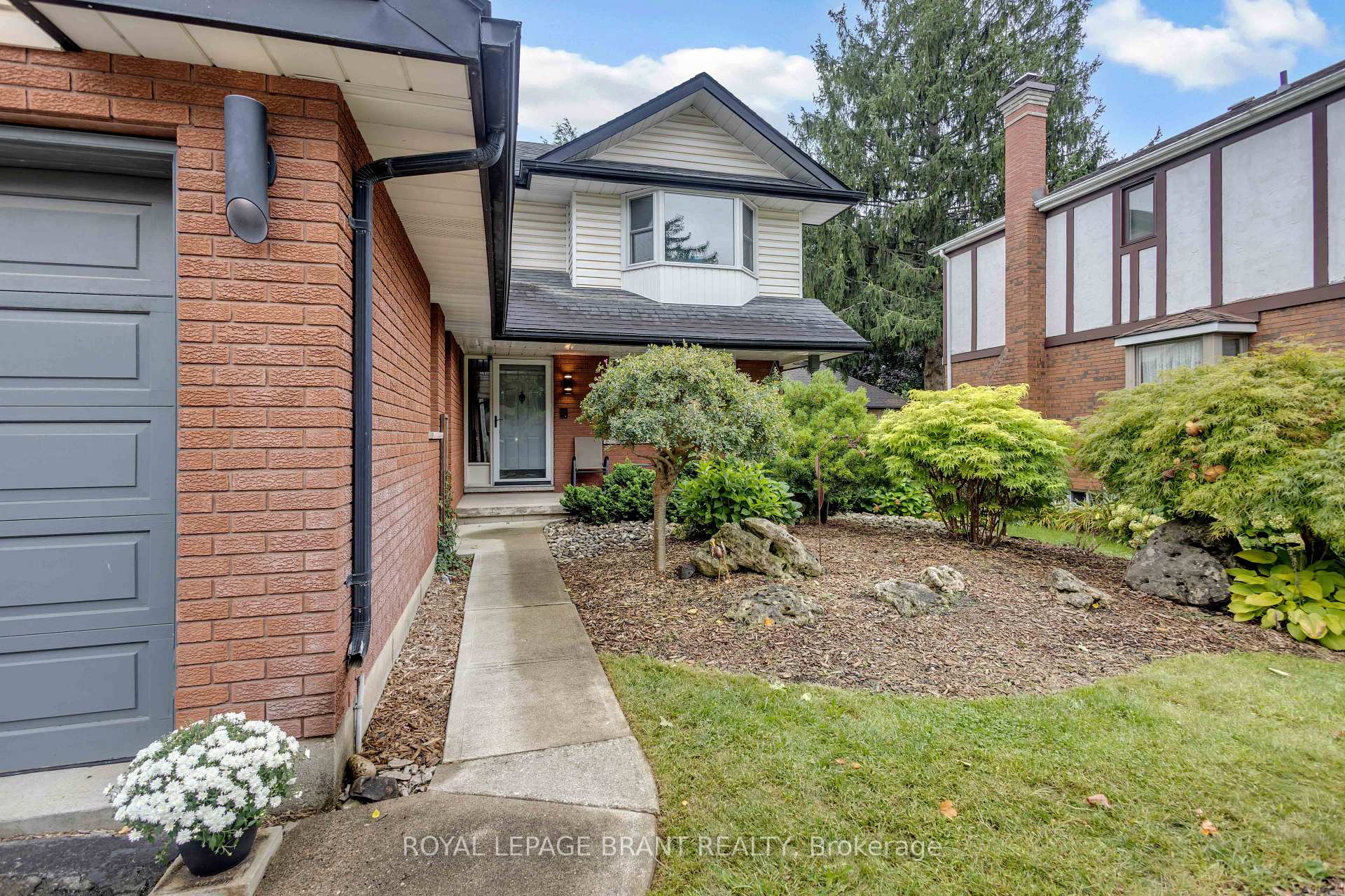 Photo 4 of 490 Devonshire Avenue, Woodstock, Woodstock - North — HOMEH