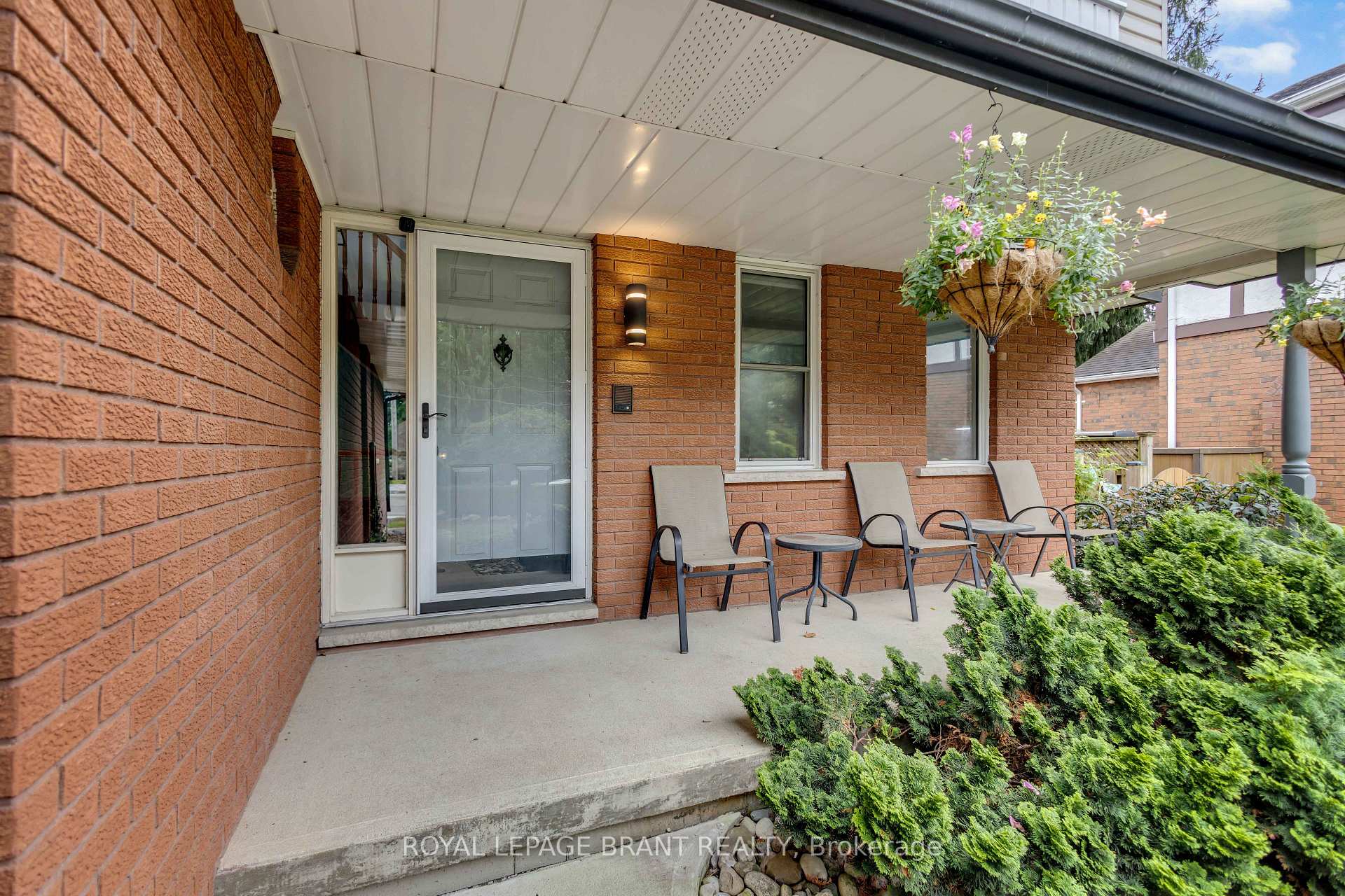 Photo 5 of 490 Devonshire Avenue, Woodstock, Woodstock - North — HOMEH