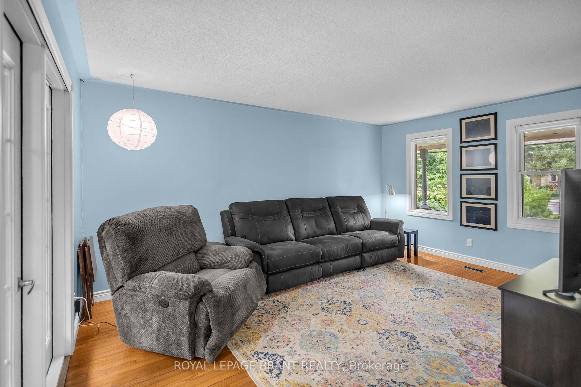 Photo 10 of 490 Devonshire Avenue, Woodstock, Woodstock - North — HOMEH
