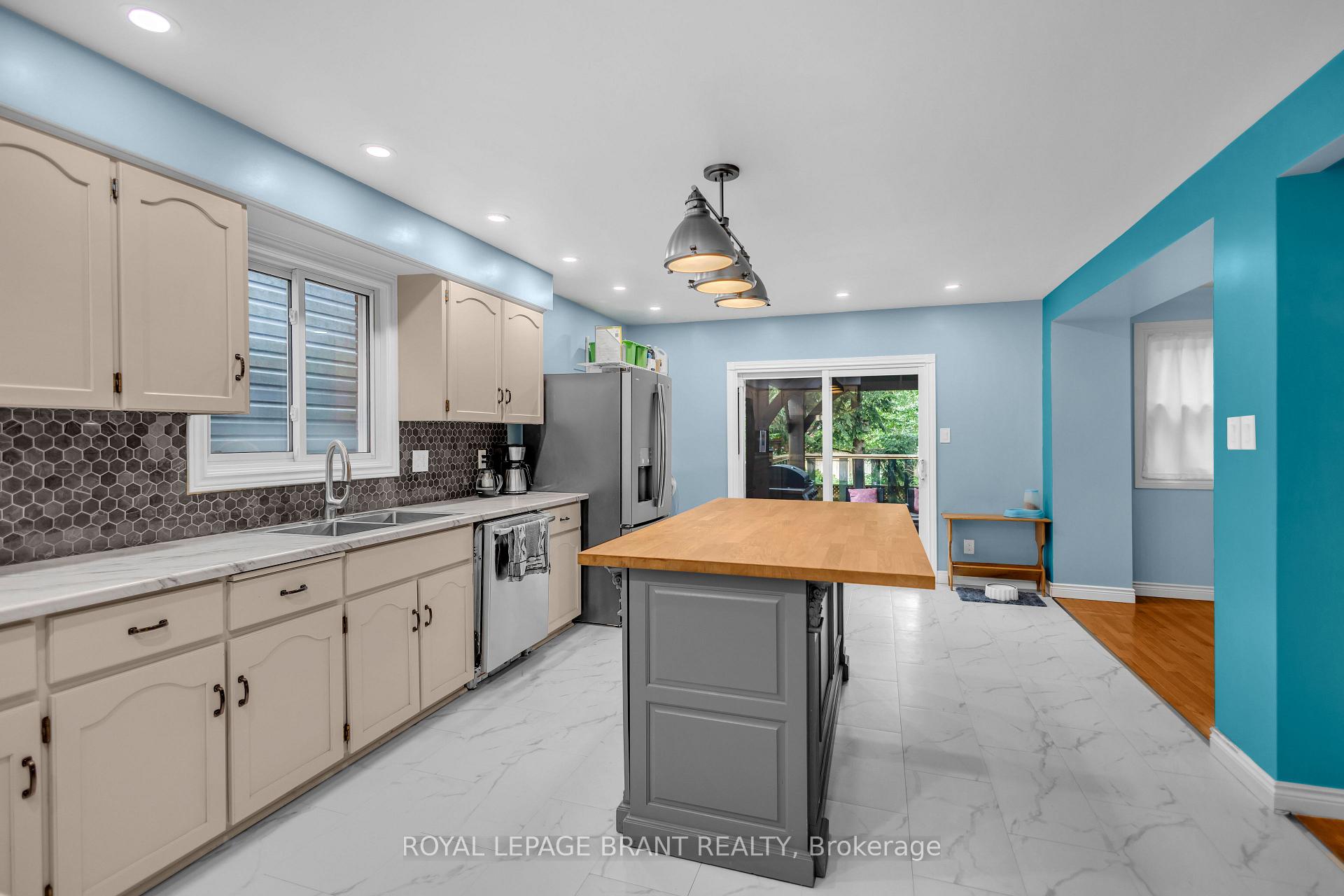 Photo 17 of 490 Devonshire Avenue, Woodstock, Woodstock - North — HOMEH