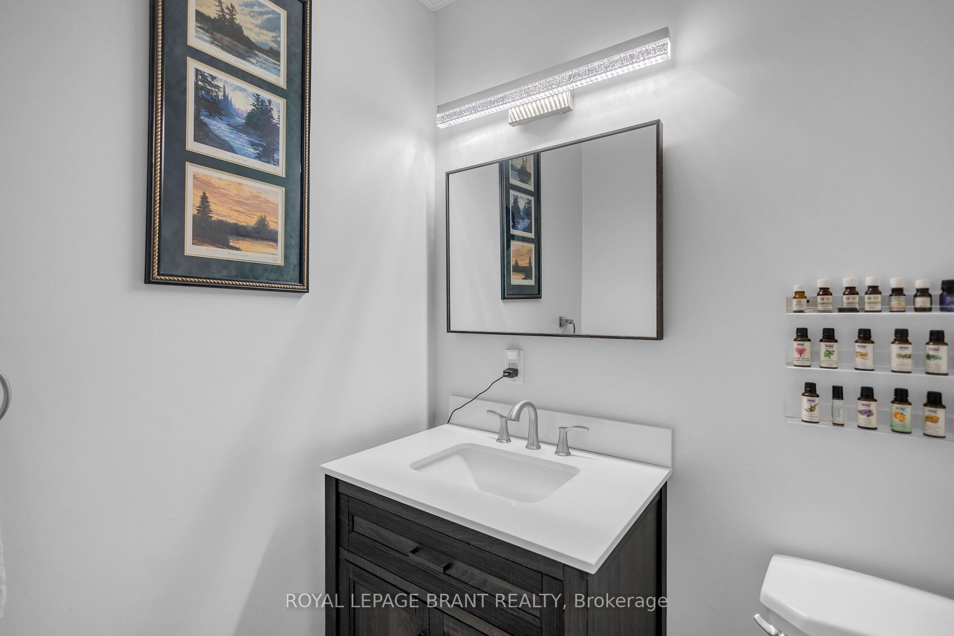 Photo 19 of 490 Devonshire Avenue, Woodstock, Woodstock - North — HOMEH