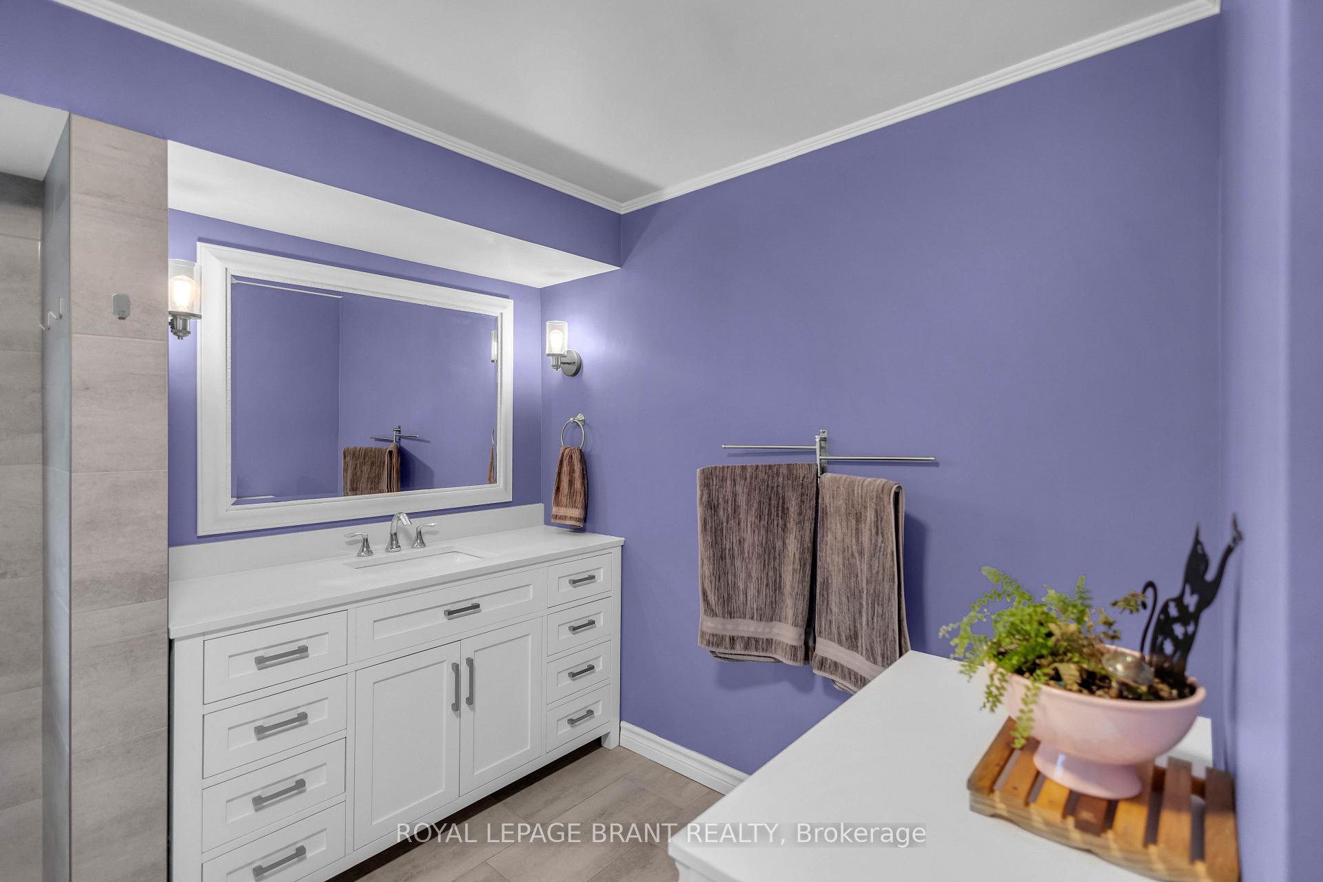 Photo 25 of 490 Devonshire Avenue, Woodstock, Woodstock - North — HOMEH