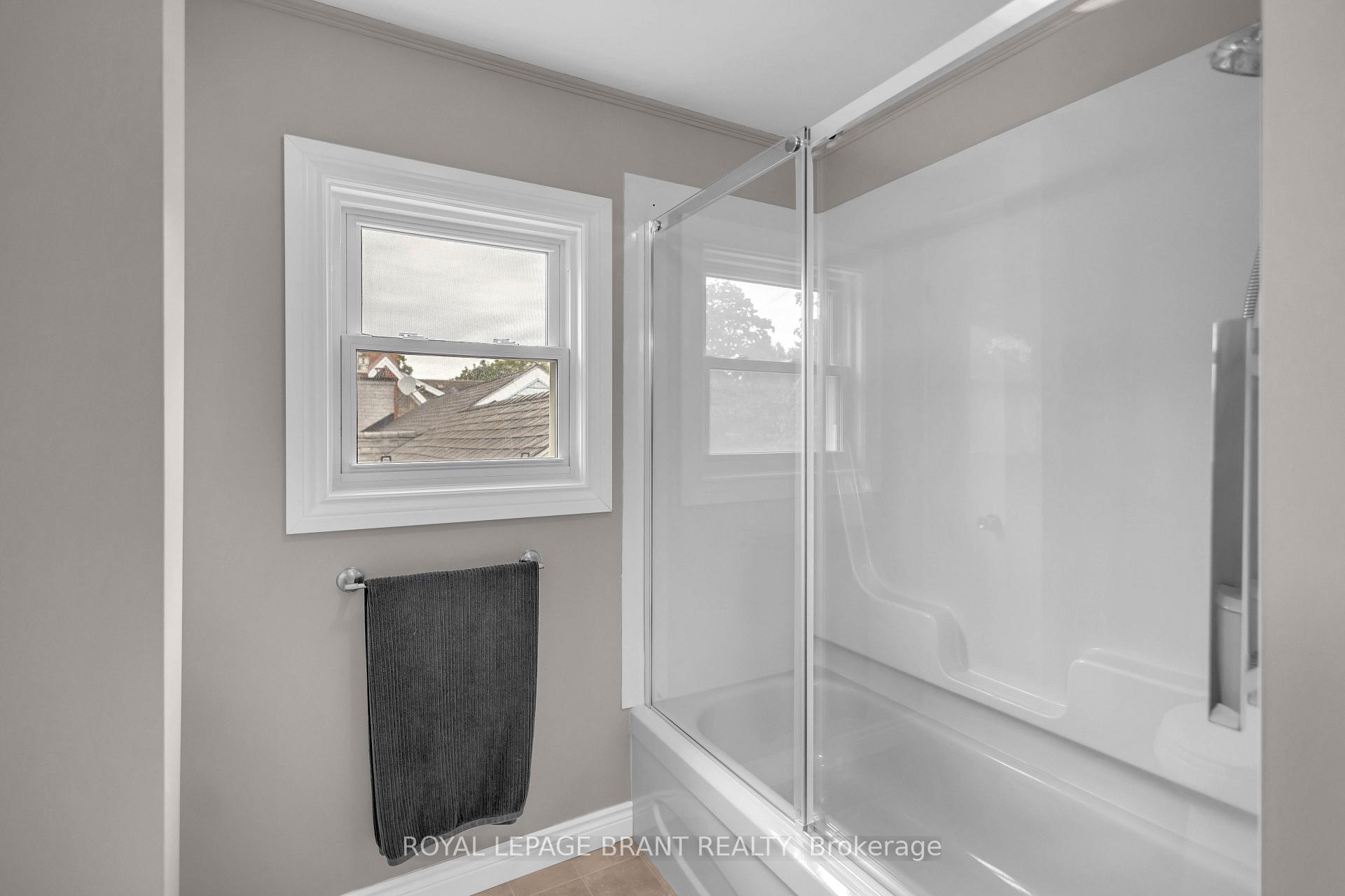 Photo 33 of 490 Devonshire Avenue, Woodstock, Woodstock - North — HOMEH