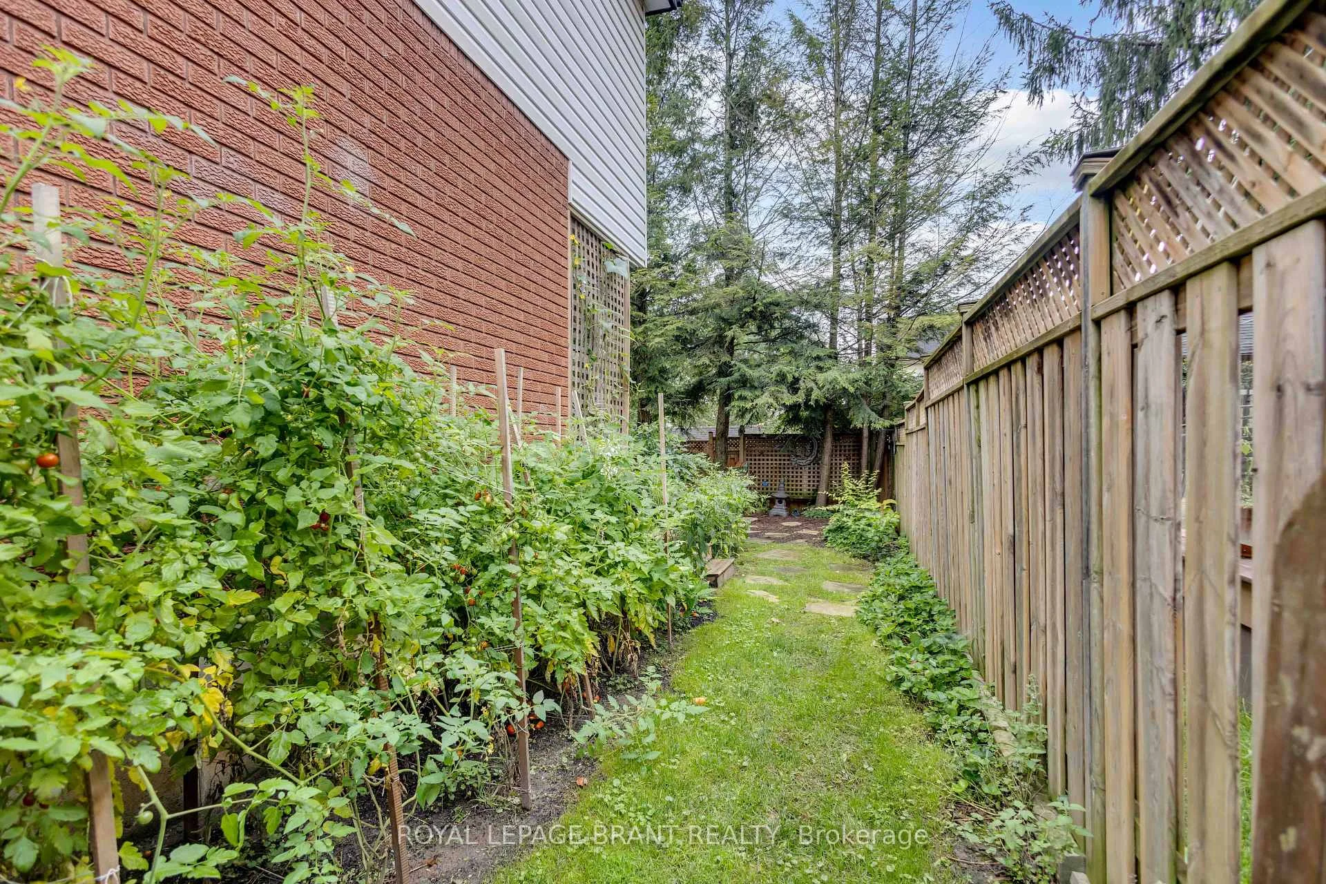 Photo 57 of 490 Devonshire Avenue, Woodstock, Woodstock - North — HOMEH