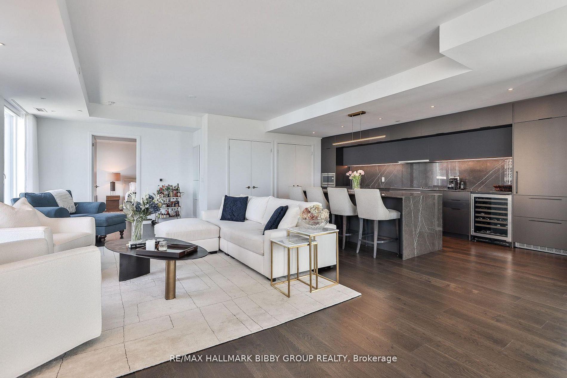 Photo 5 of Unit 1105, 185 Alberta Avenue, Toronto, Oakwood Village — HOMEH