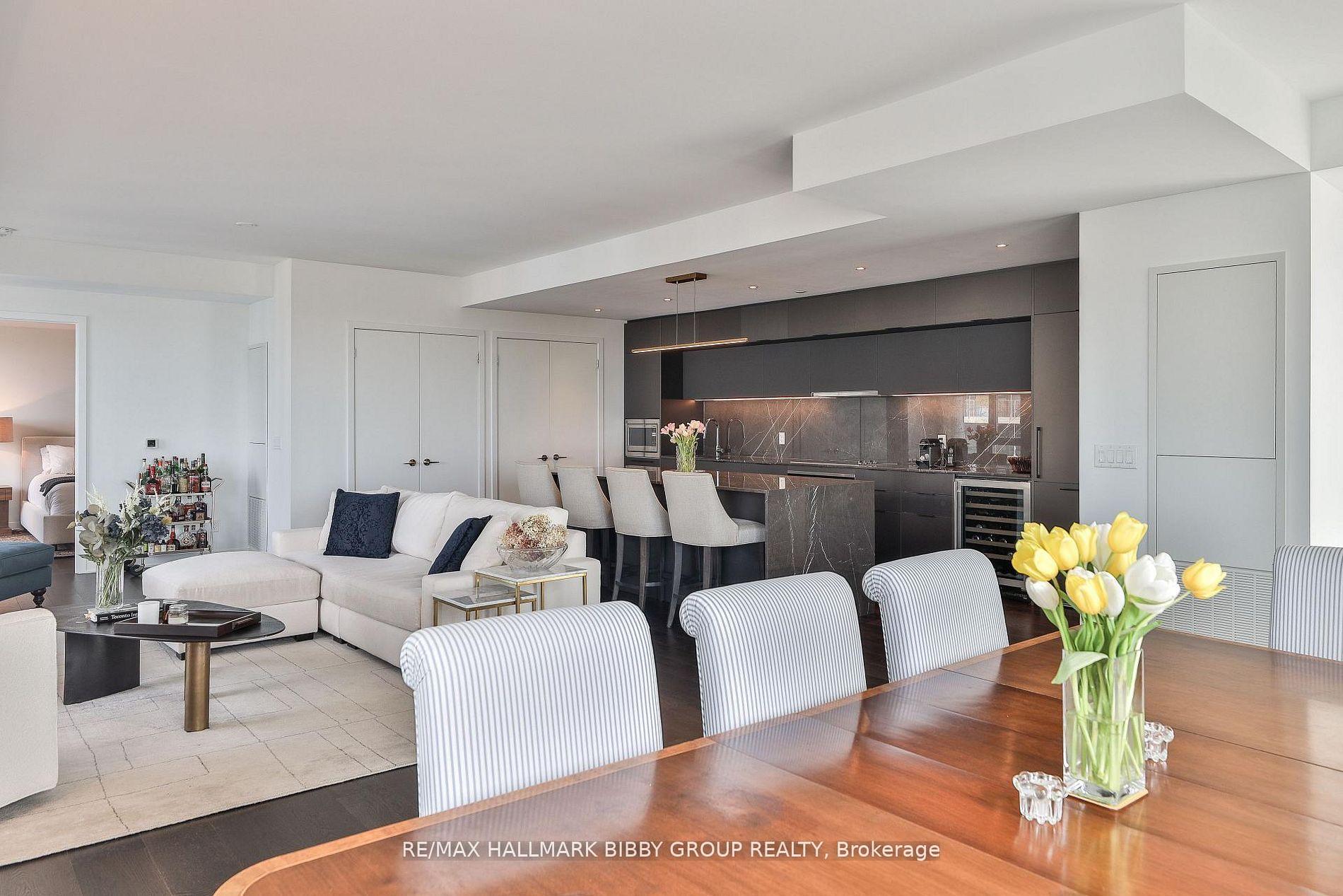 Photo 7 of Unit 1105, 185 Alberta Avenue, Toronto, Oakwood Village — HOMEH