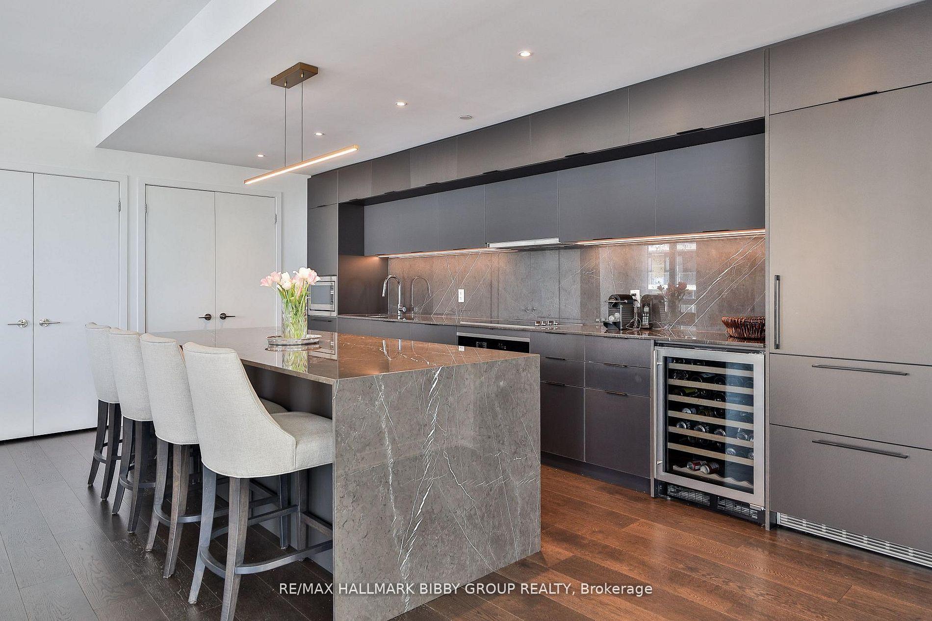 Photo 12 of Unit 1105, 185 Alberta Avenue, Toronto, Oakwood Village — HOMEH
