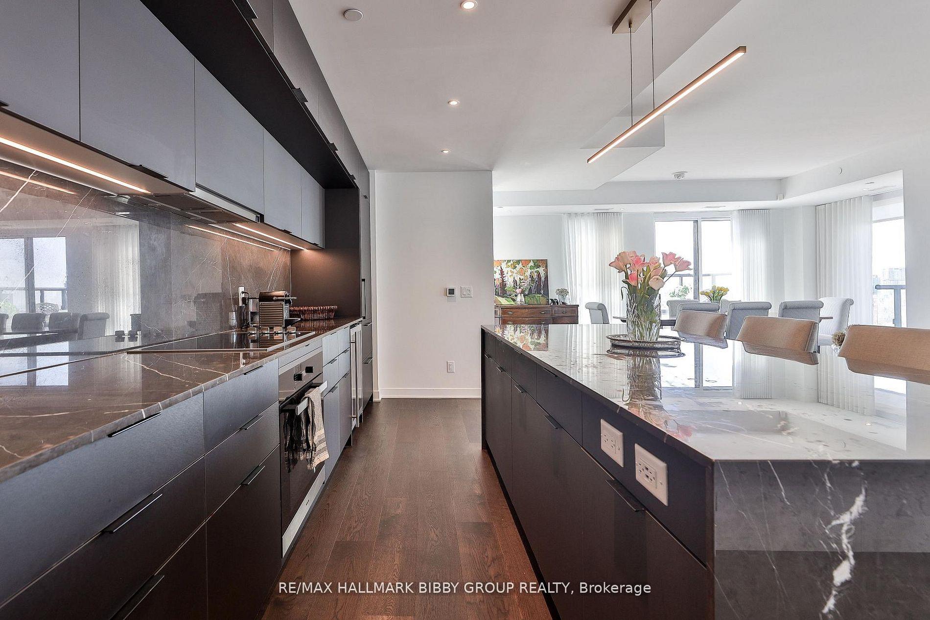 Photo 13 of Unit 1105, 185 Alberta Avenue, Toronto, Oakwood Village — HOMEH