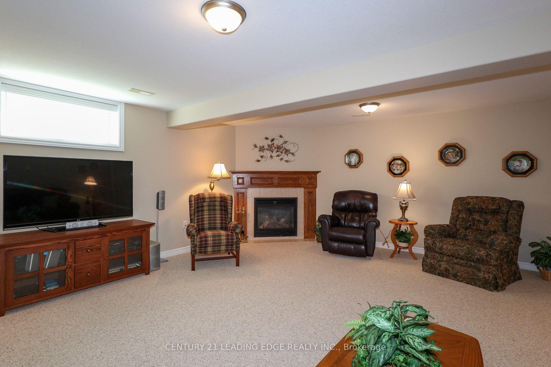 Photo 20 of Unit 100, 61 Village Crescent, Peterborough, Otonabee Ward 1 — HOMEH