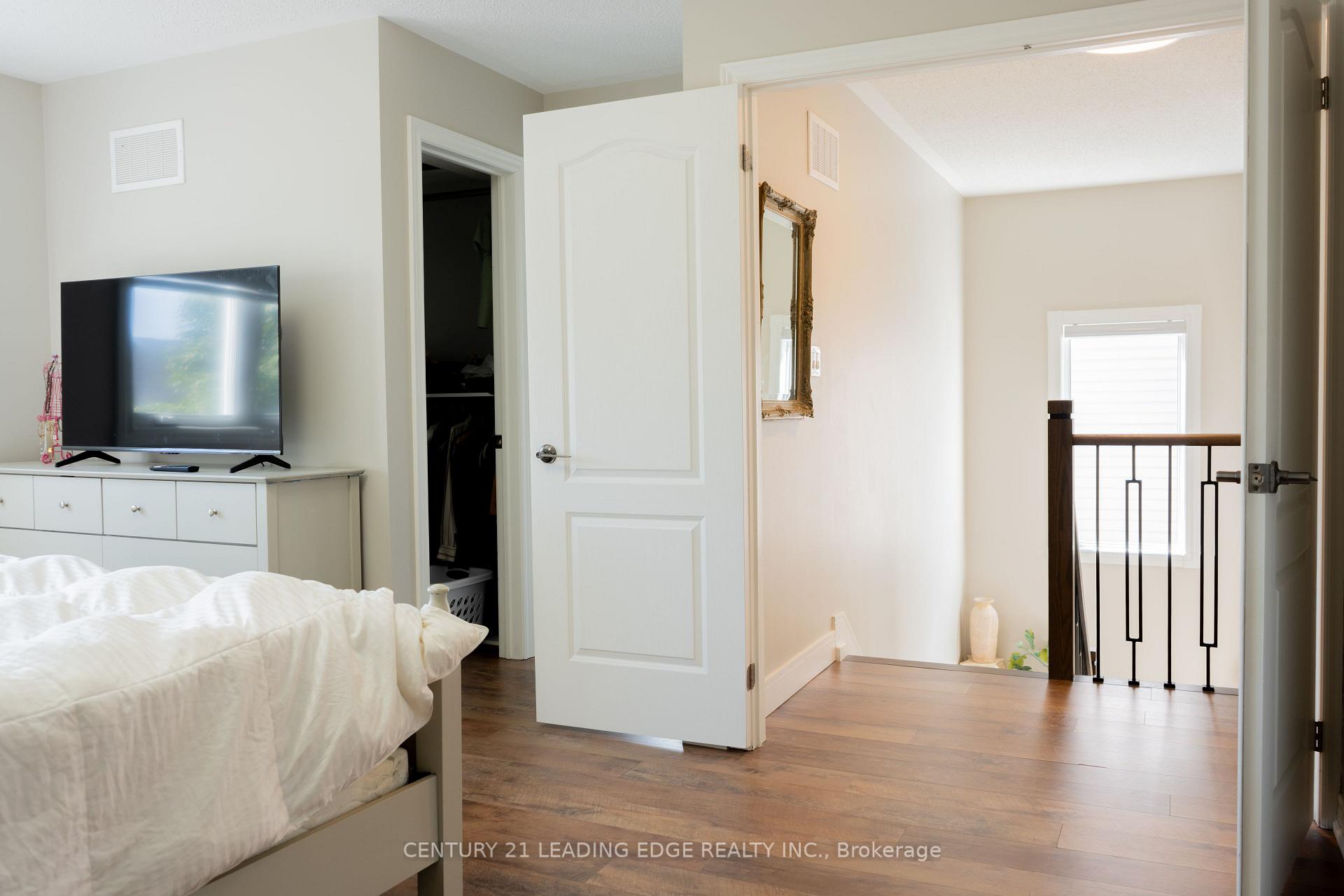 Photo 14 of 53 Ault Crescent, Whitby, Brooklin — HOMEH