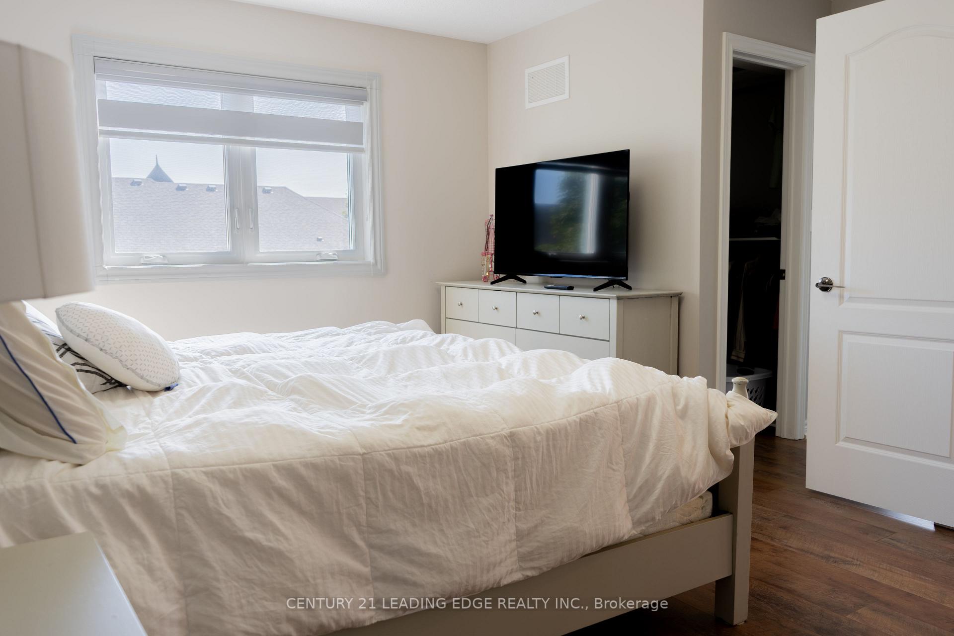 Photo 16 of 53 Ault Crescent, Whitby, Brooklin — HOMEH