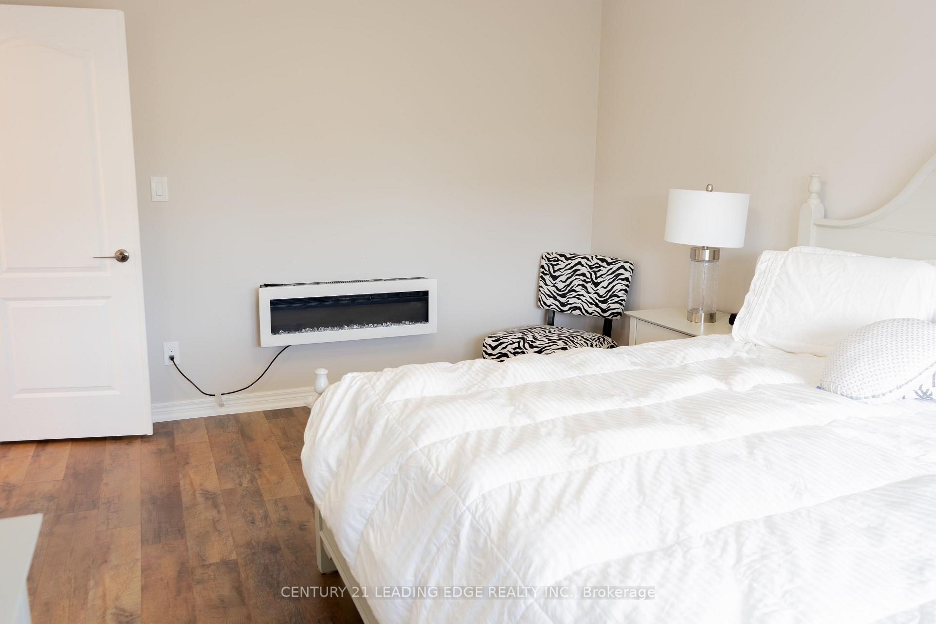 Photo 17 of 53 Ault Crescent, Whitby, Brooklin — HOMEH