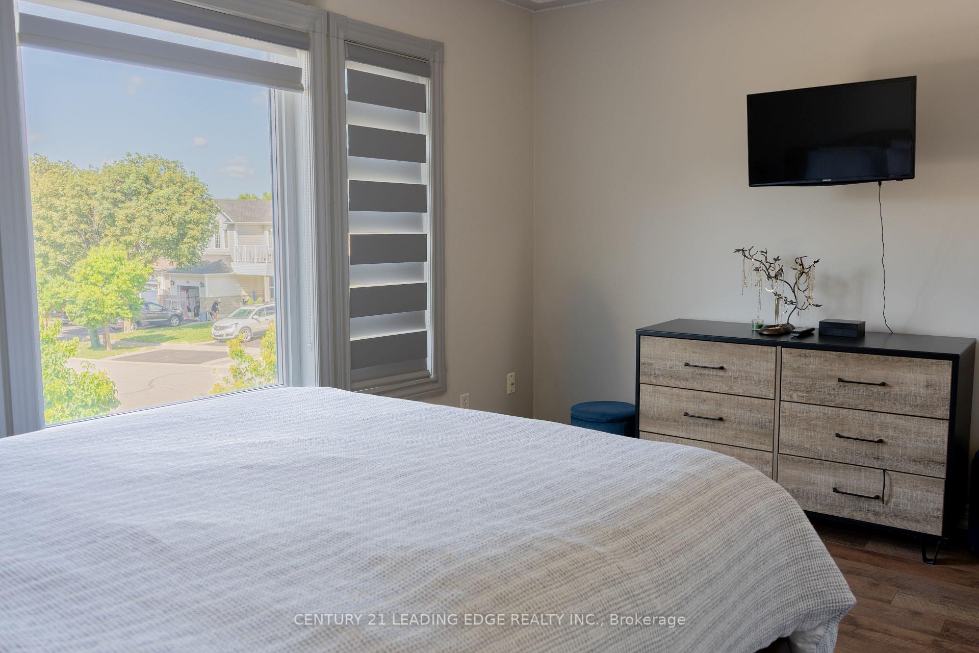 Photo 19 of 53 Ault Crescent, Whitby, Brooklin — HOMEH