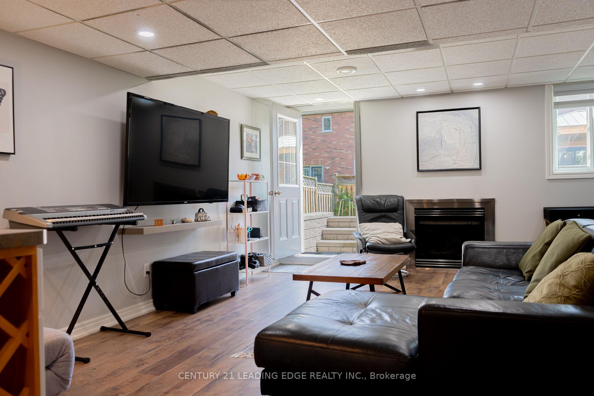 Photo 39 of 53 Ault Crescent, Whitby, Brooklin — HOMEH