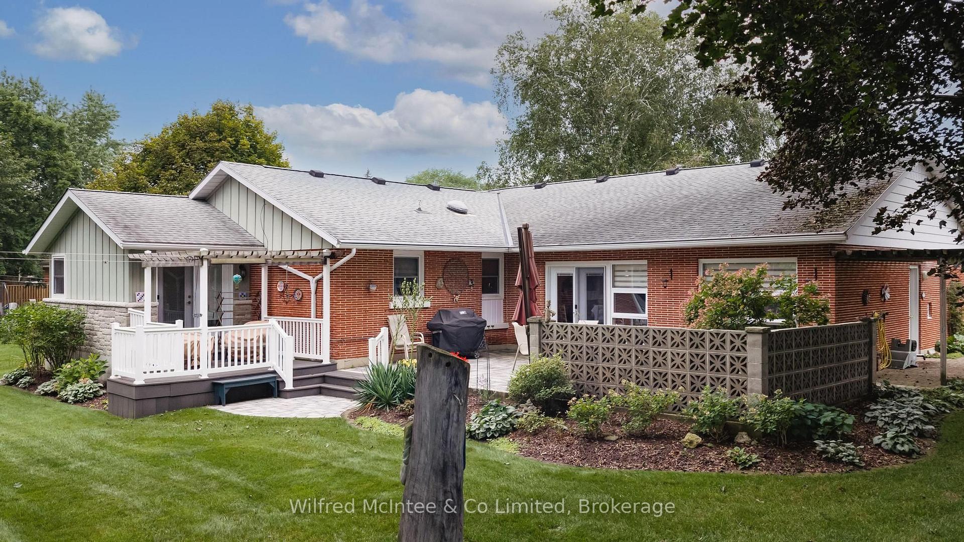 Photo 11 of 31 Johnstone Boulevard, Brockton — HOMEH