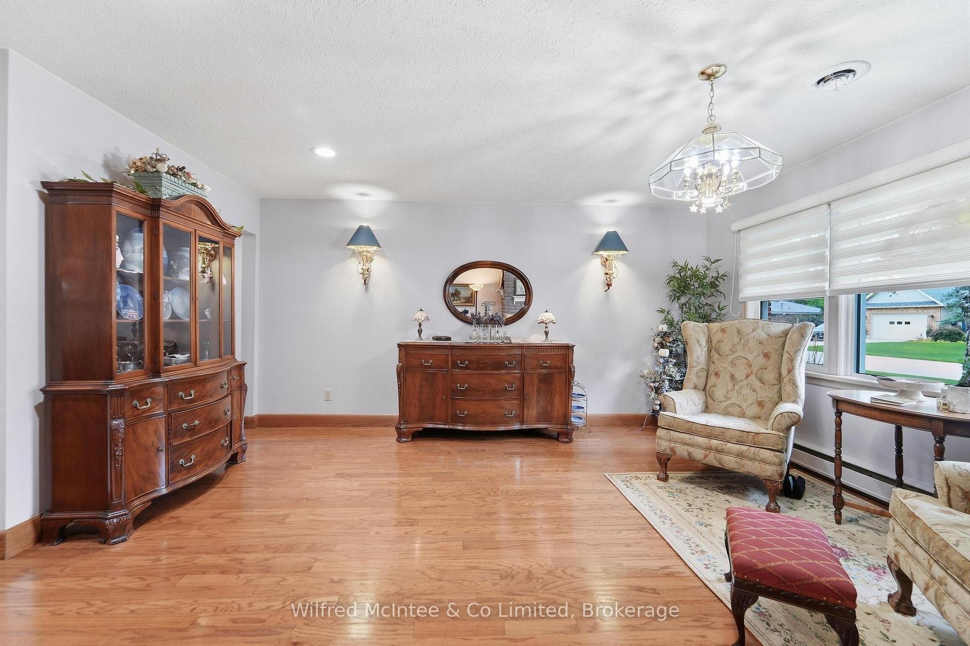 Photo 15 of 31 Johnstone Boulevard, Brockton — HOMEH