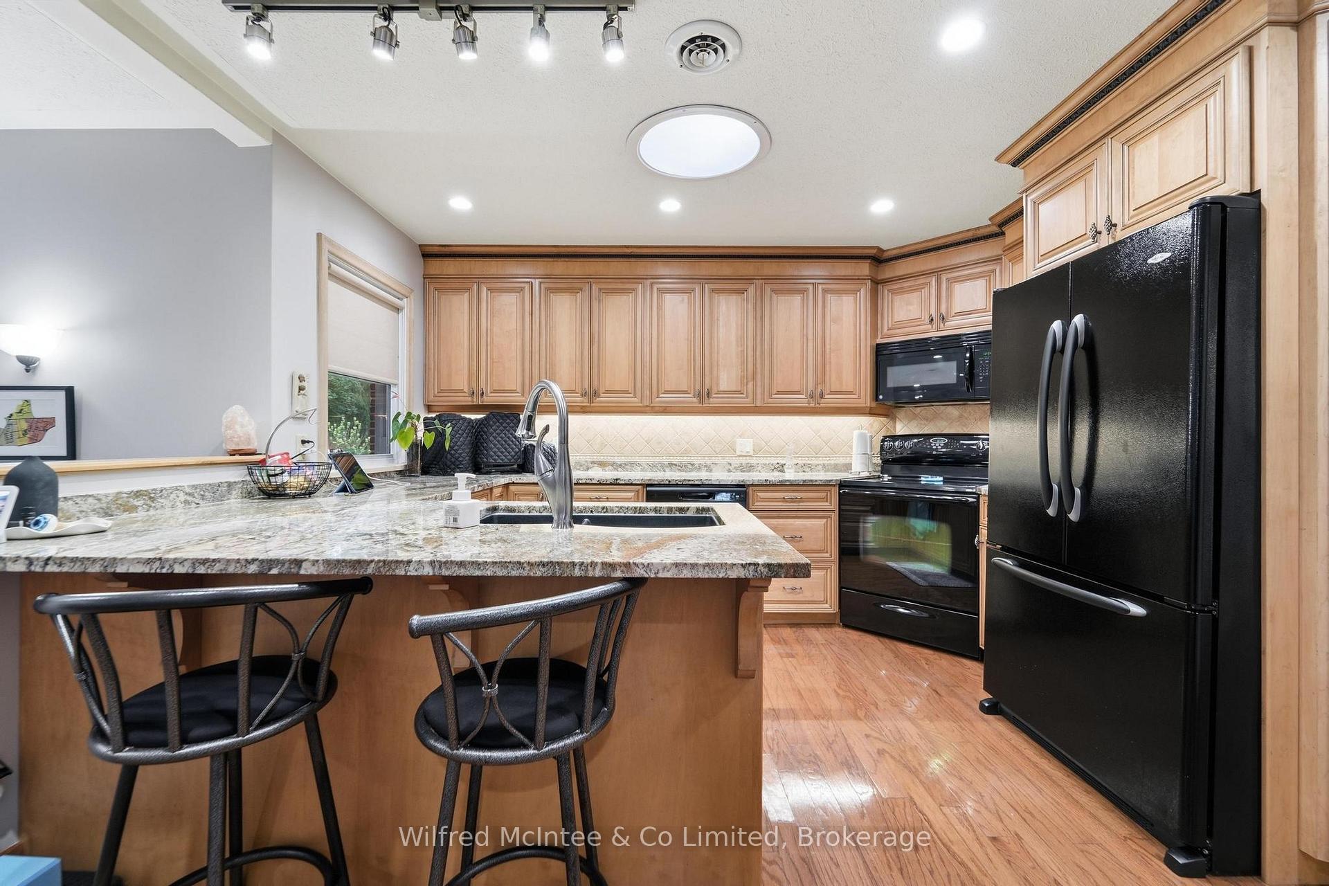 Photo 38 of 31 Johnstone Boulevard, Brockton — HOMEH