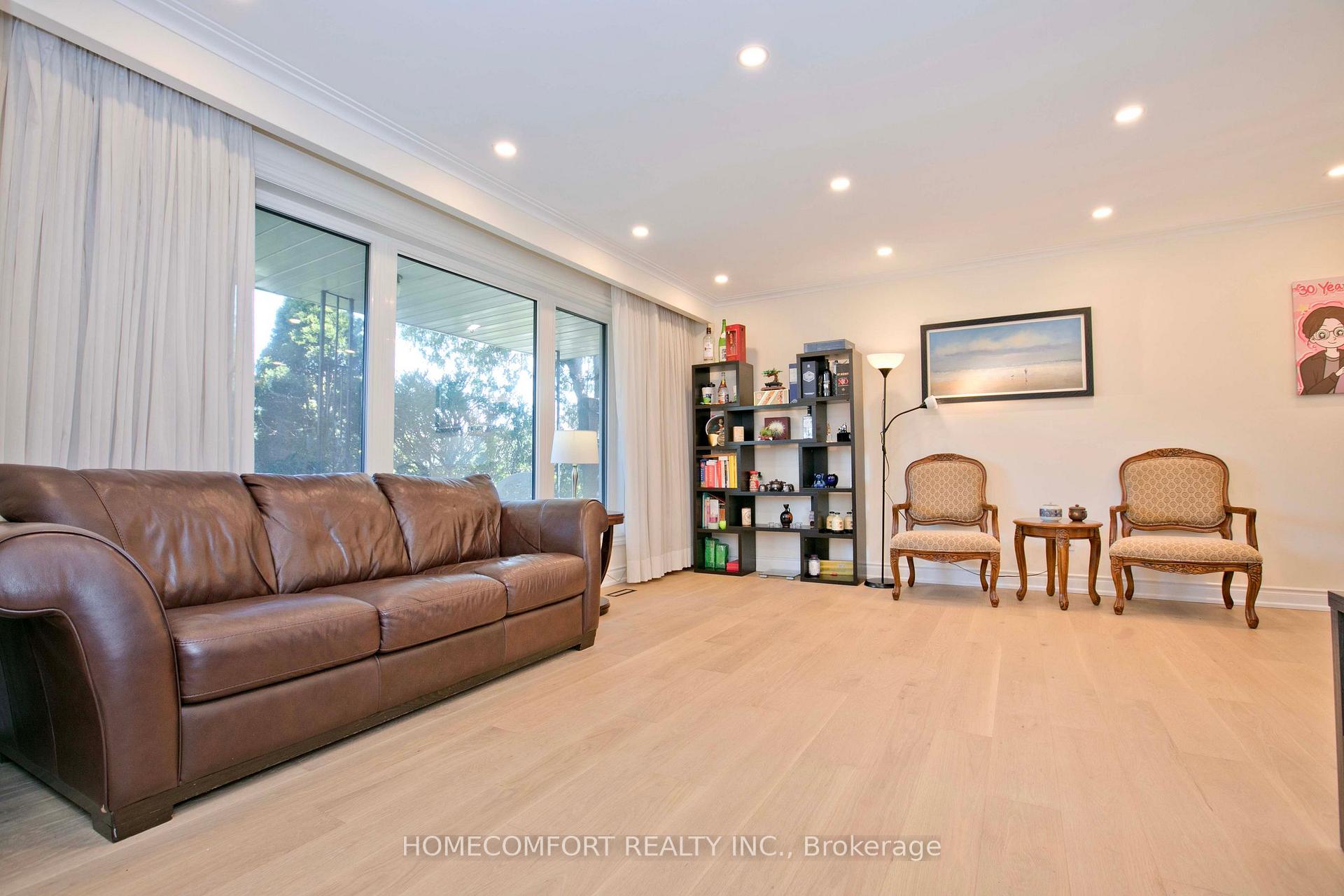 Photo 2 of Unit Upper, 19 Oldborough Circle, North York, Don Valley Village — HOMEH