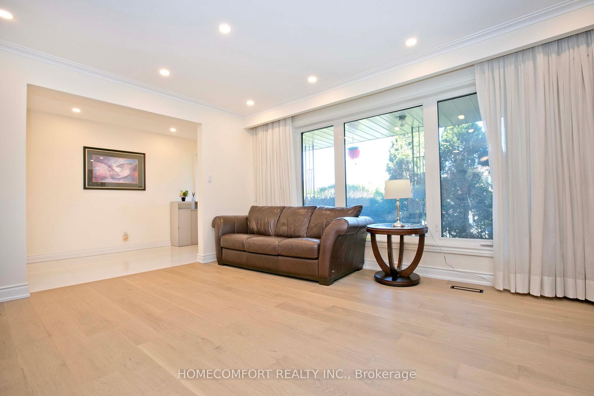 Photo 4 of Unit Upper, 19 Oldborough Circle, North York, Don Valley Village — HOMEH