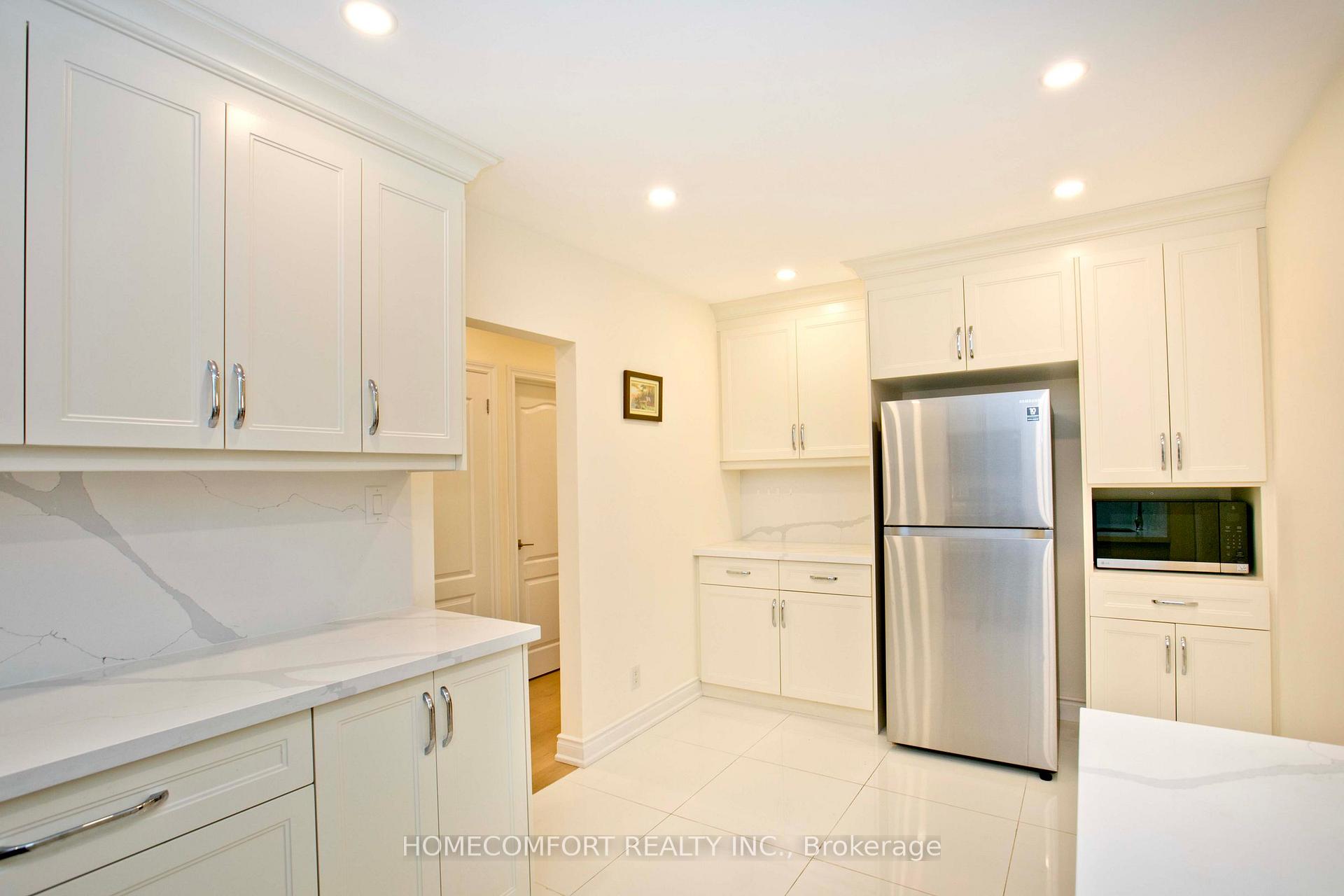 Photo 11 of Unit Upper, 19 Oldborough Circle, North York, Don Valley Village — HOMEH