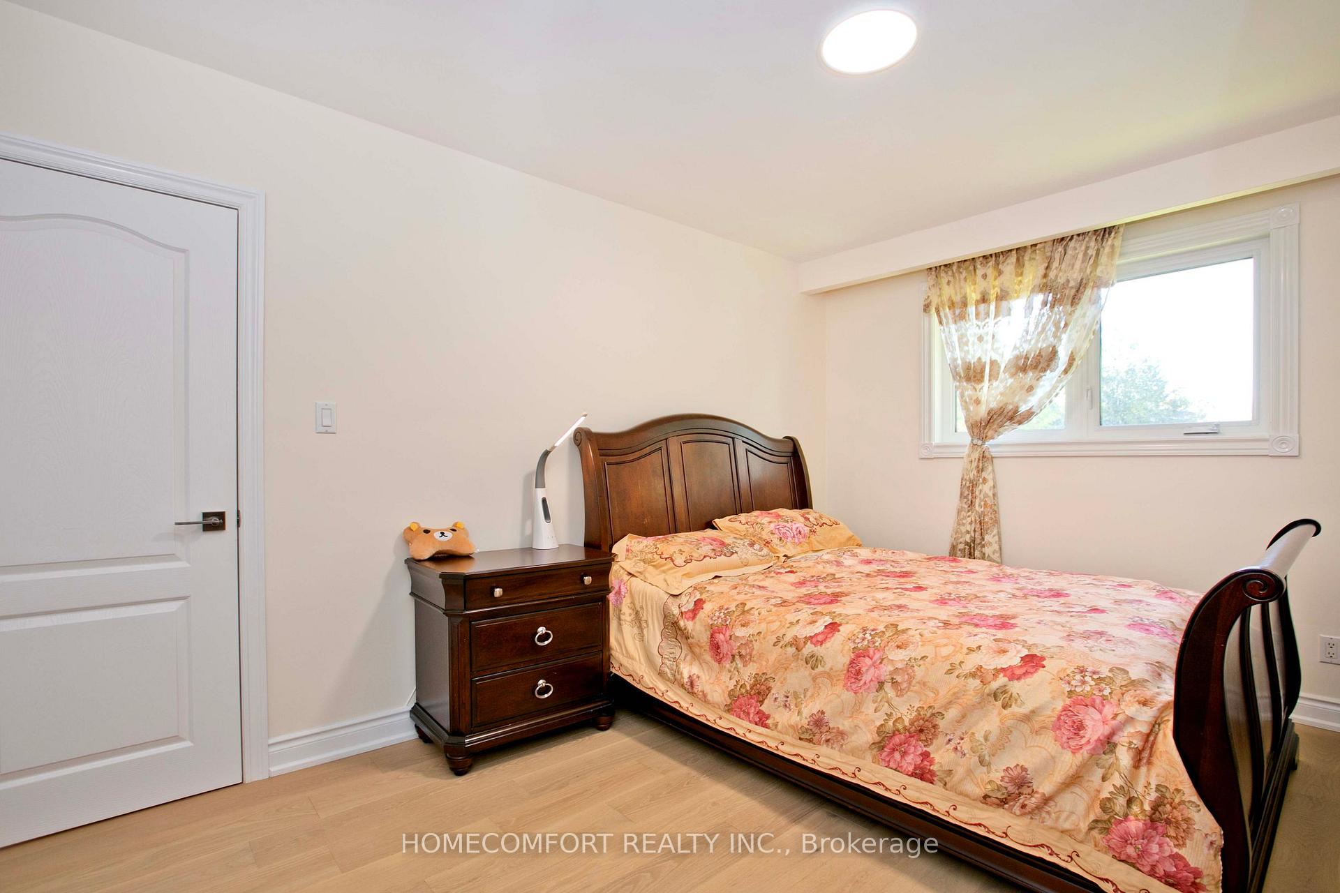 Photo 14 of Unit Upper, 19 Oldborough Circle, North York, Don Valley Village — HOMEH