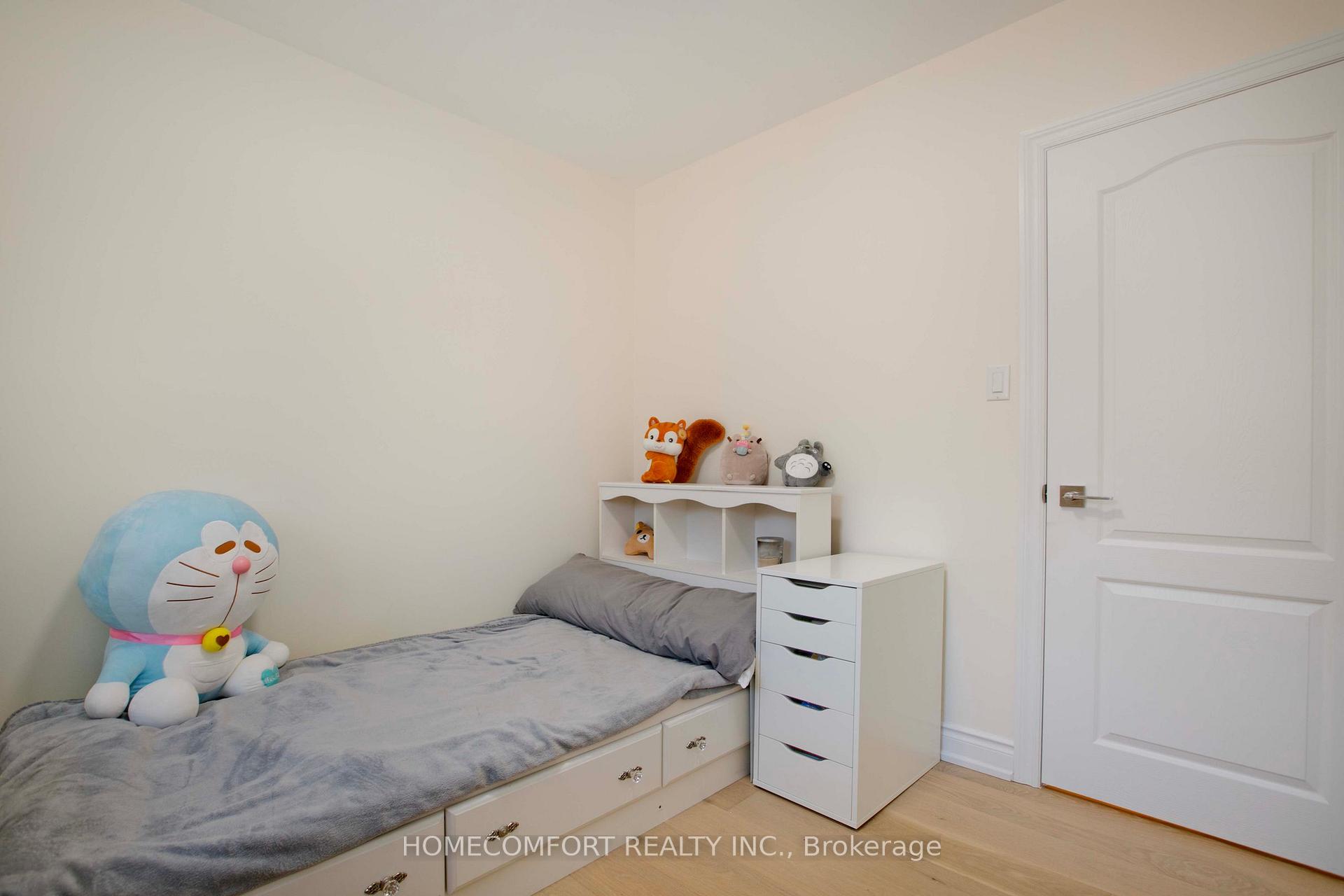 Photo 19 of Unit Upper, 19 Oldborough Circle, North York, Don Valley Village — HOMEH