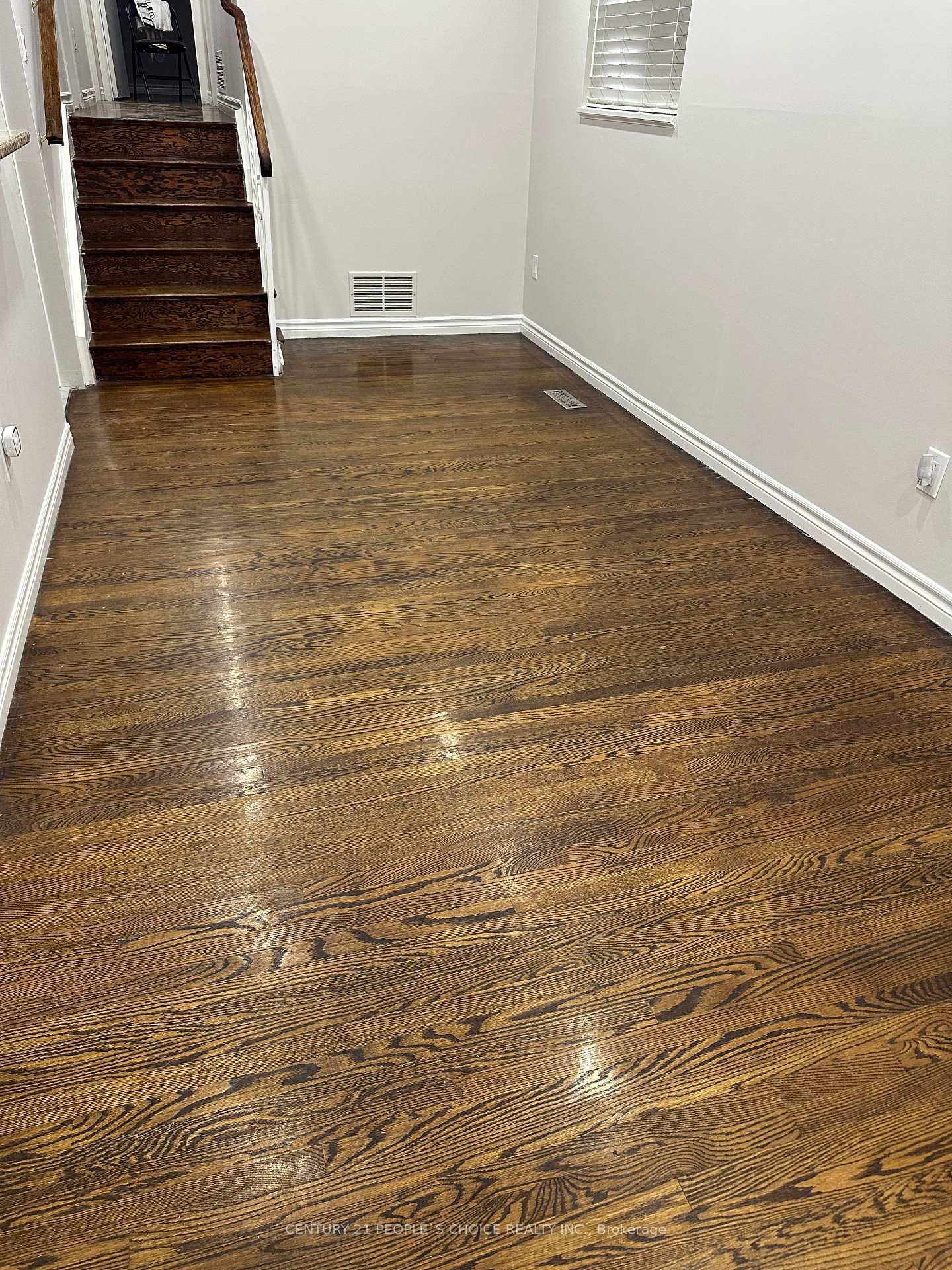 Photo 4 of Unit Upper, 72 Cathcart Crescent, Brampton, Avondale — HOMEH