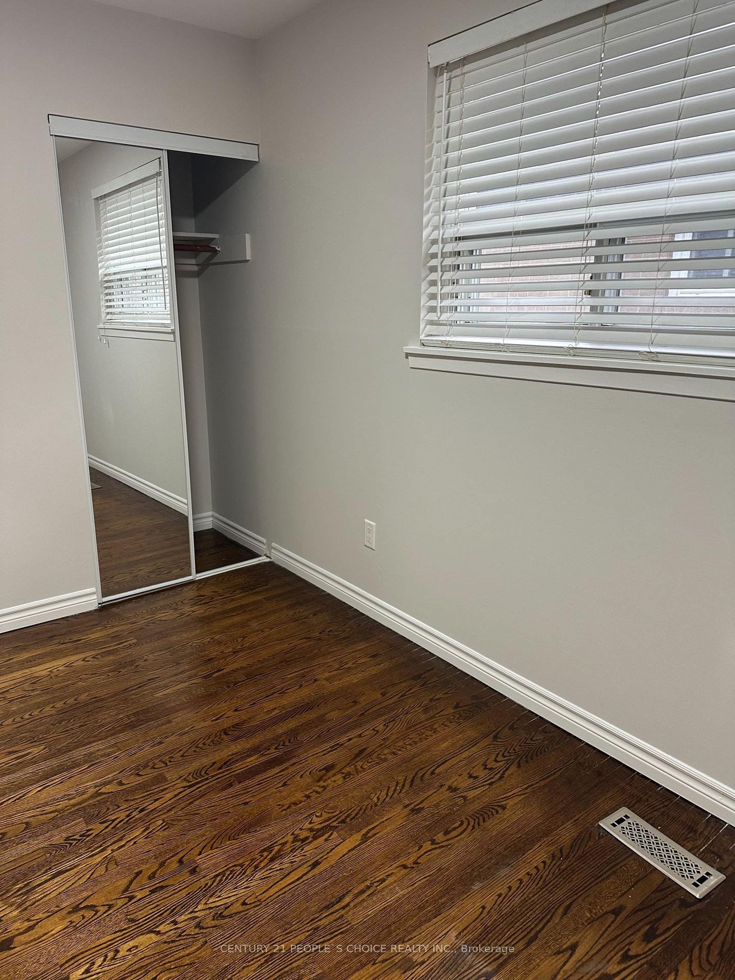 Photo 5 of Unit Upper, 72 Cathcart Crescent, Brampton, Avondale — HOMEH