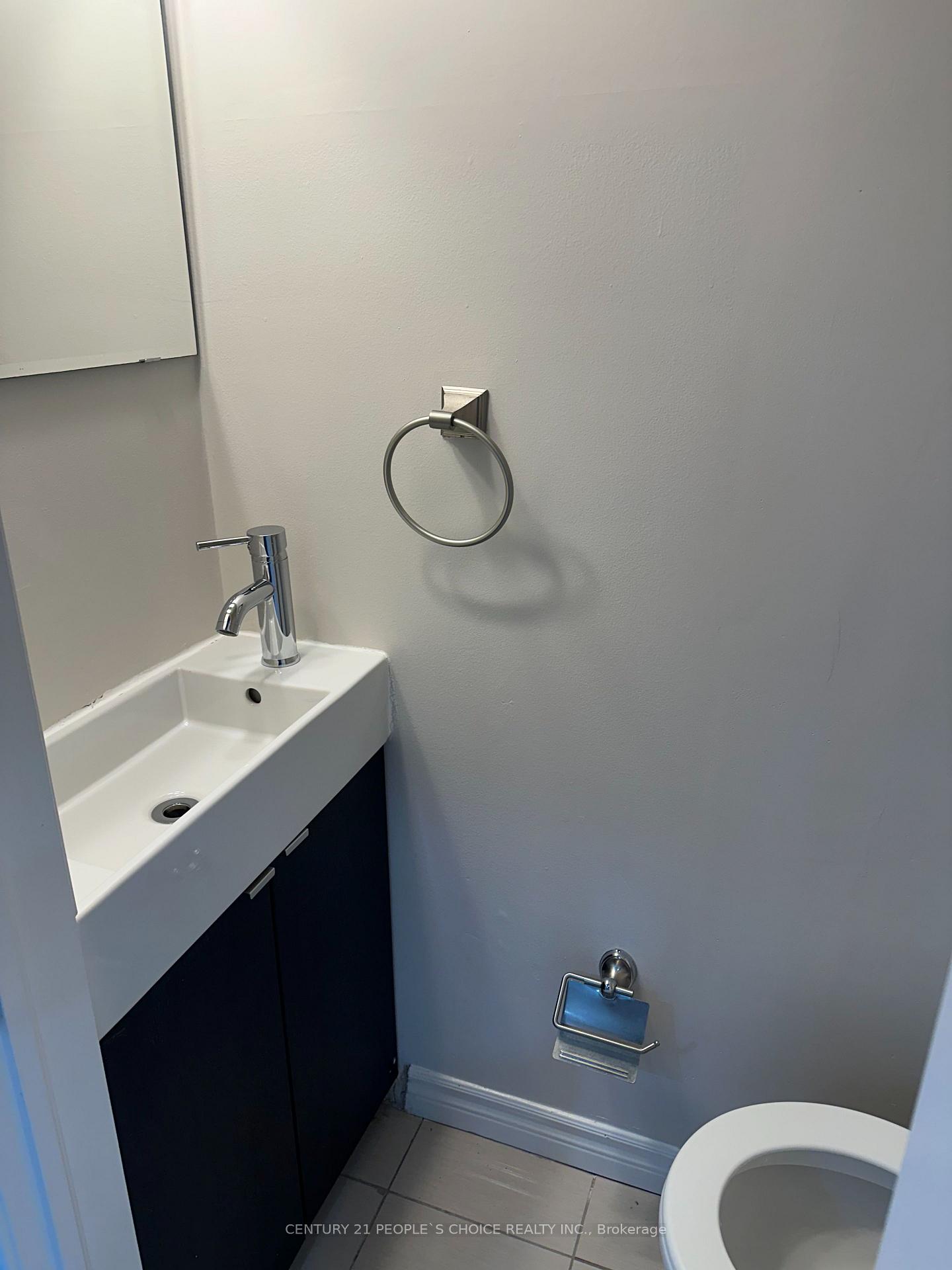 Photo 7 of Unit Upper, 72 Cathcart Crescent, Brampton, Avondale — HOMEH