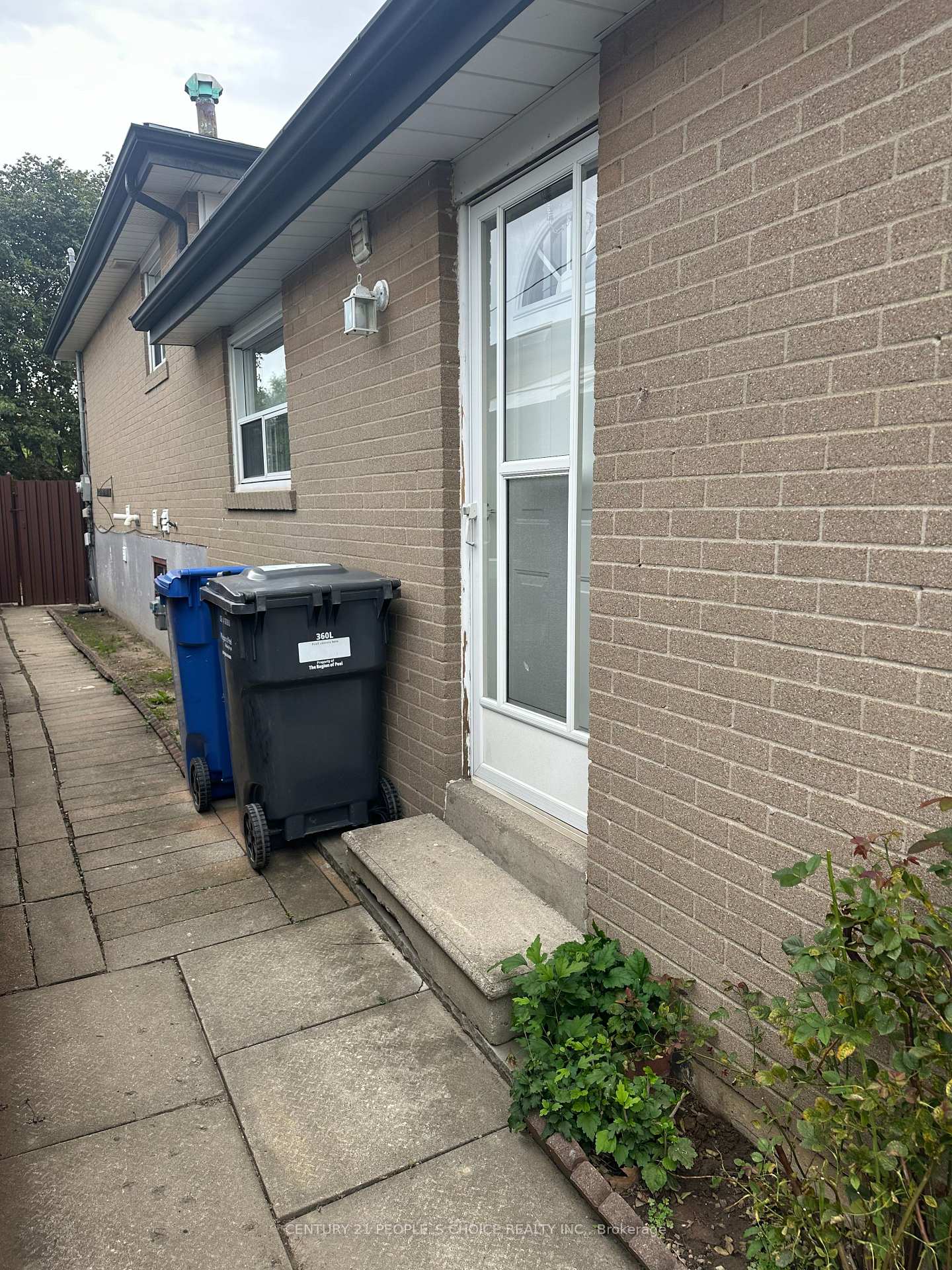Photo 9 of Unit Upper, 72 Cathcart Crescent, Brampton, Avondale — HOMEH