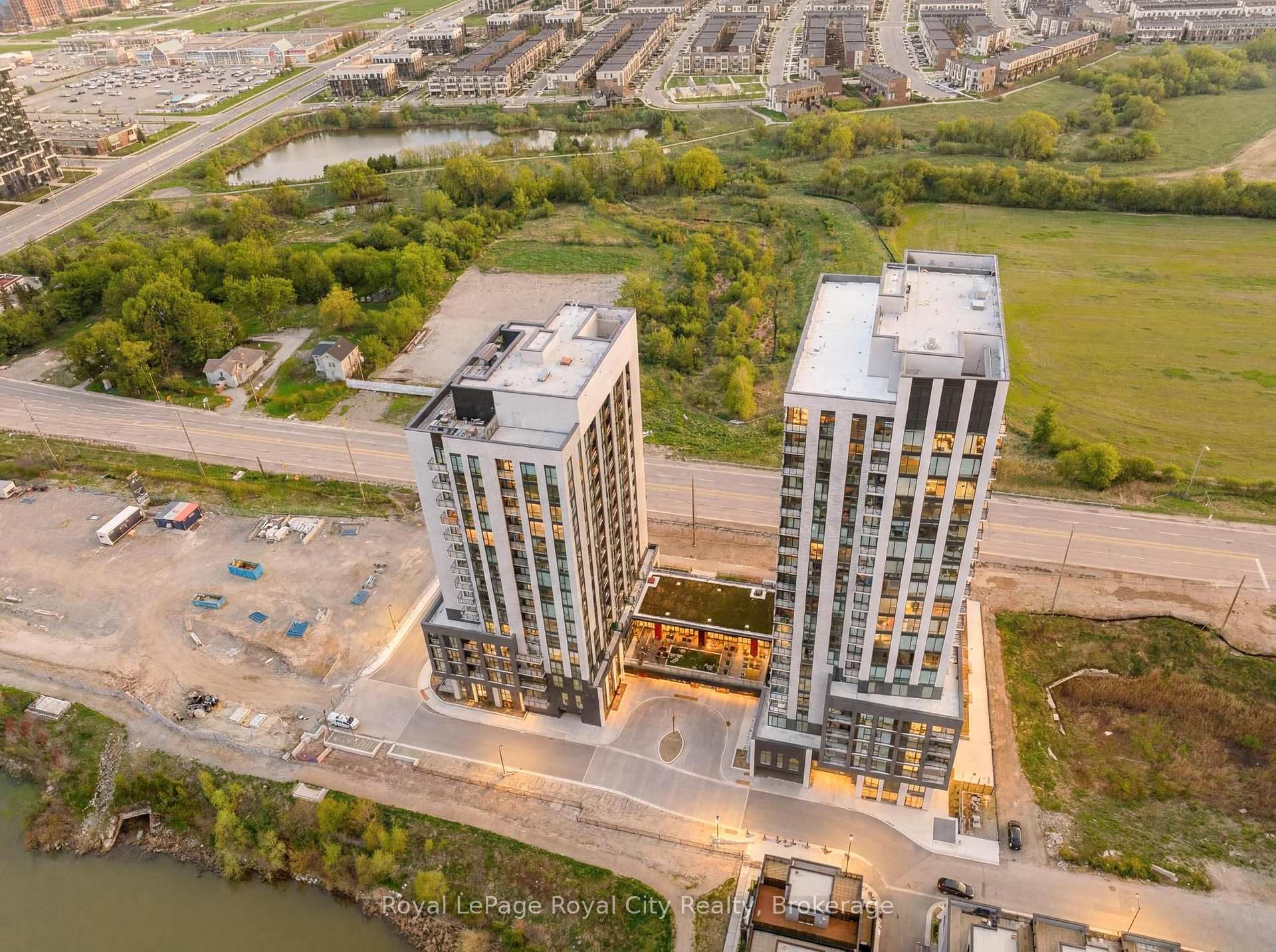 Photo 11 of Unit 604, 3071 Trafalgar Road, Oakville, Joshua Meadows — HOMEH