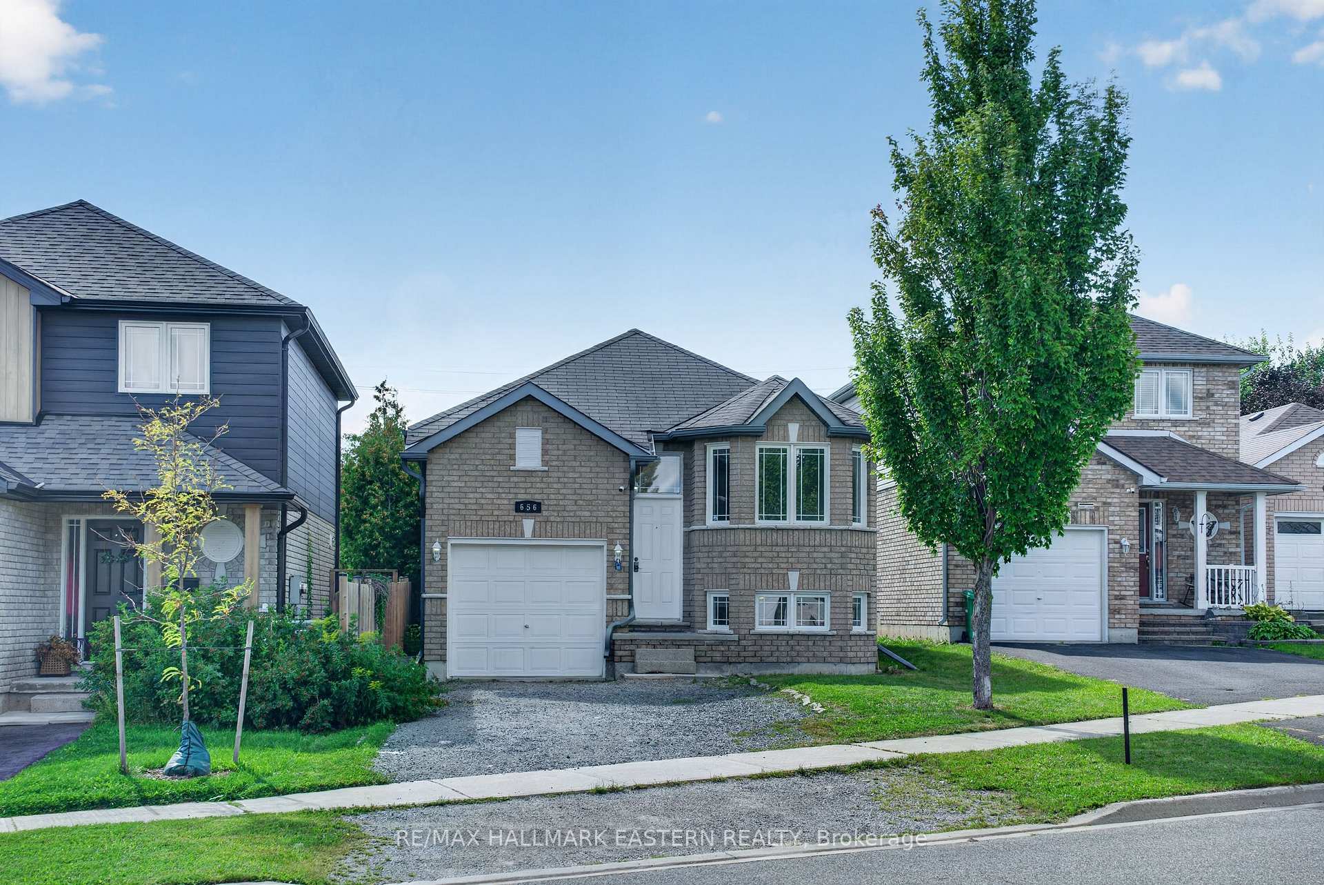 Photo 3 of 656 Clancy Crescent, Peterborough, Otonabee Ward 1 — HOMEH