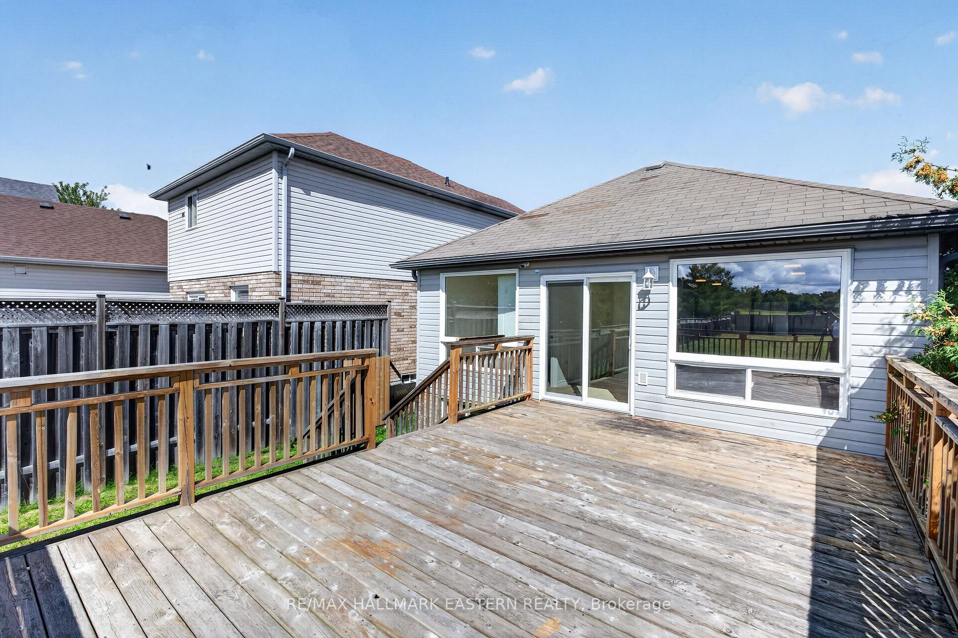 Photo 35 of 656 Clancy Crescent, Peterborough, Otonabee Ward 1 — HOMEH