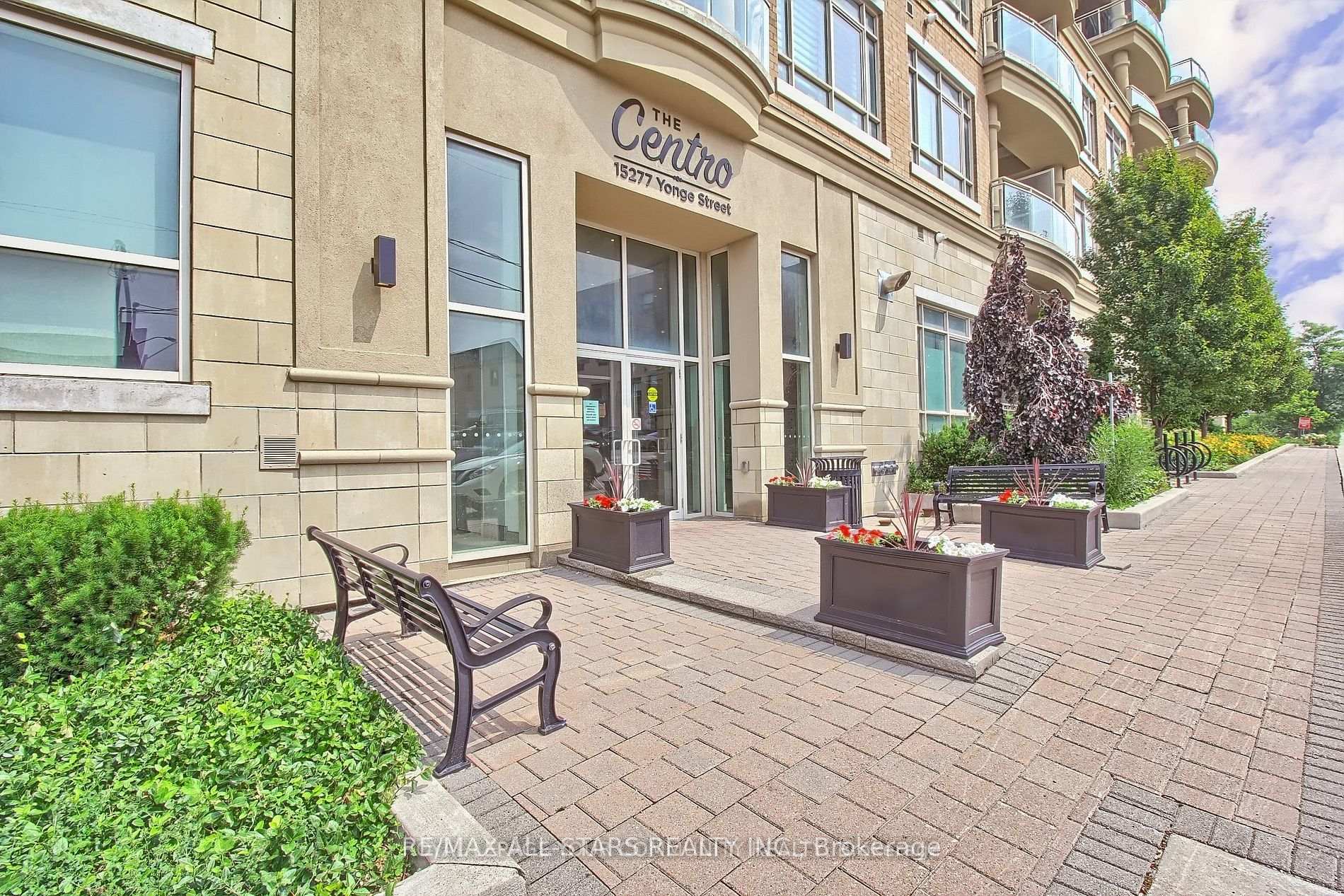 Photo 3 of Unit 609, 15277 Yonge Street S, Aurora, Aurora Village — HOMEH
