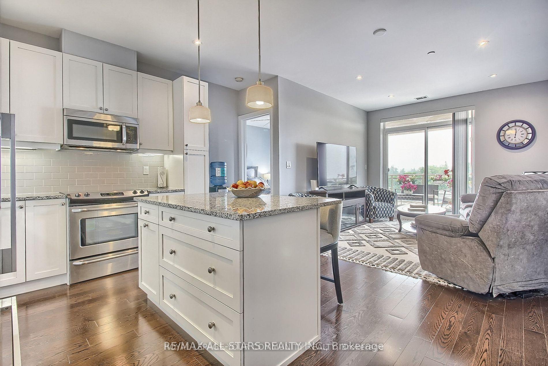 Photo 13 of Unit 609, 15277 Yonge Street S, Aurora, Aurora Village — HOMEH